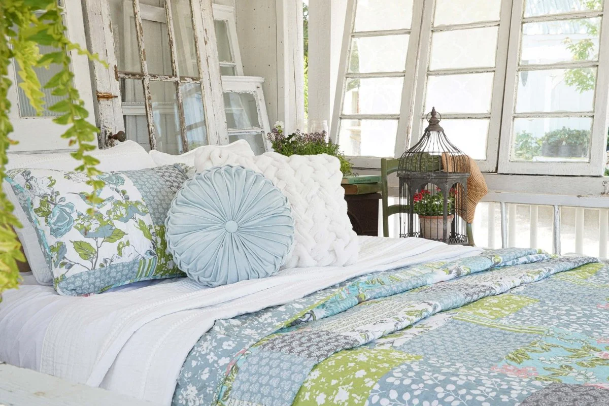 Roesser Quilt 3 Piece Set - Image 6