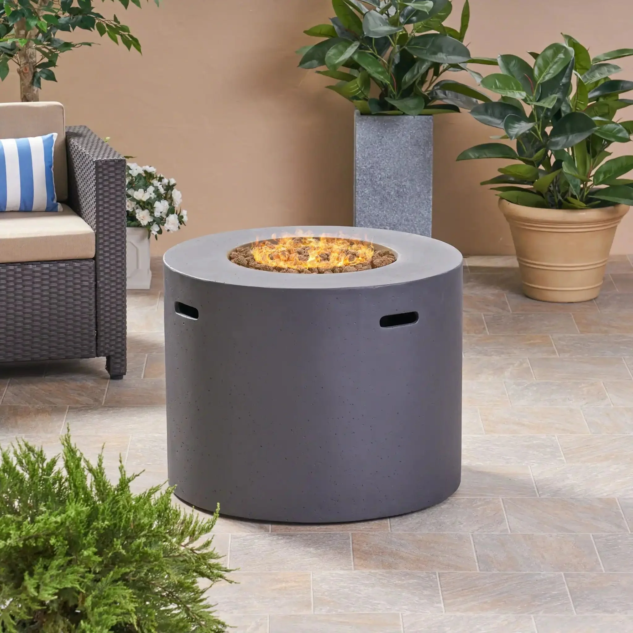Round Iron Fire Pit With 40,000 BTU - Image 9