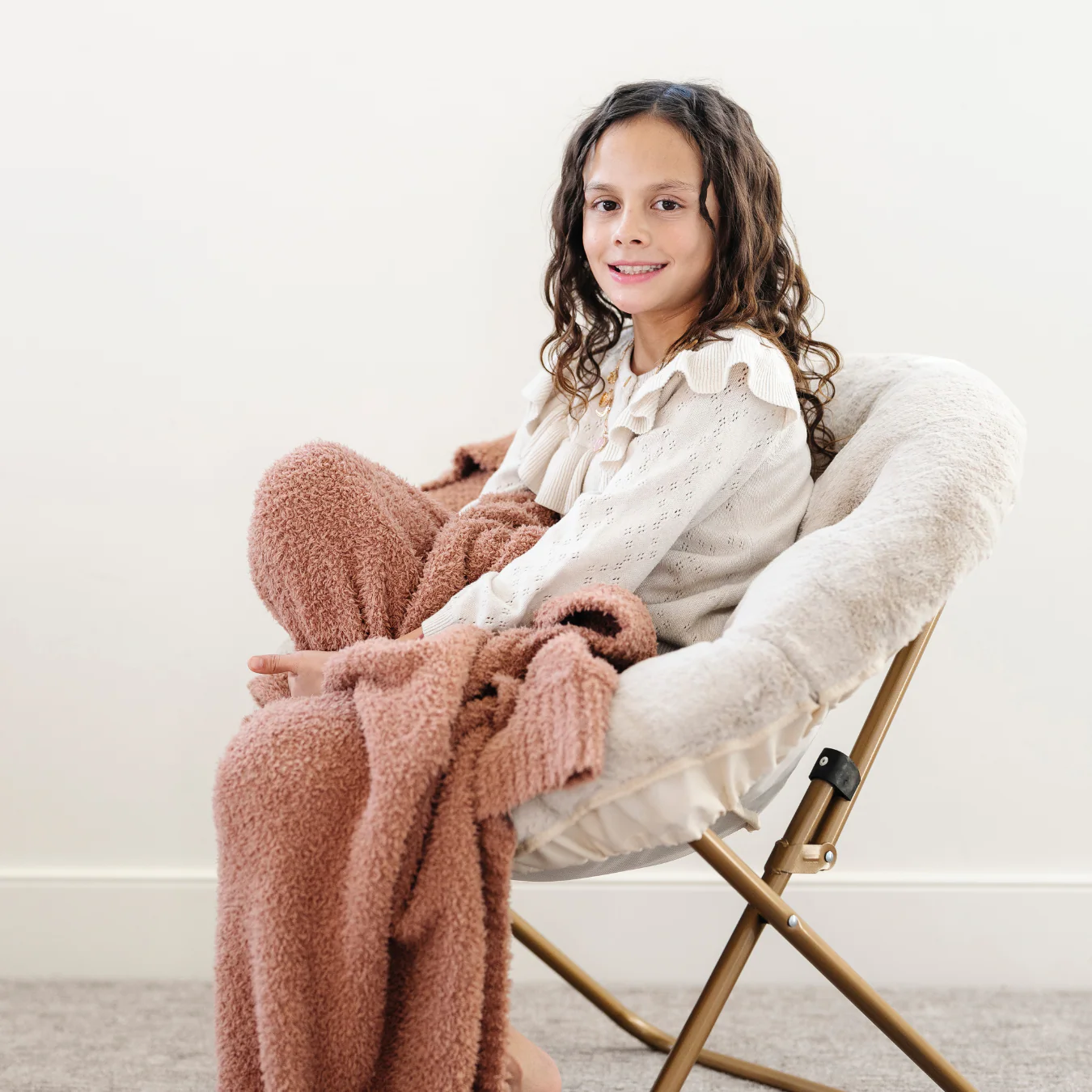 Saucer Chair Kids Chair with Faux Fur Cover - Image 11