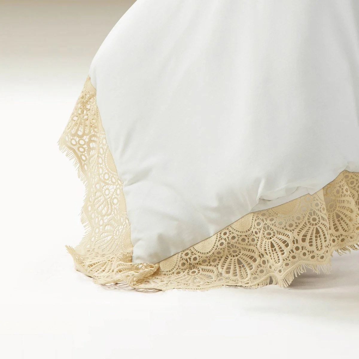 Scalloped Lace Cotton Duvet Cover 3 Piece Set - Image 4