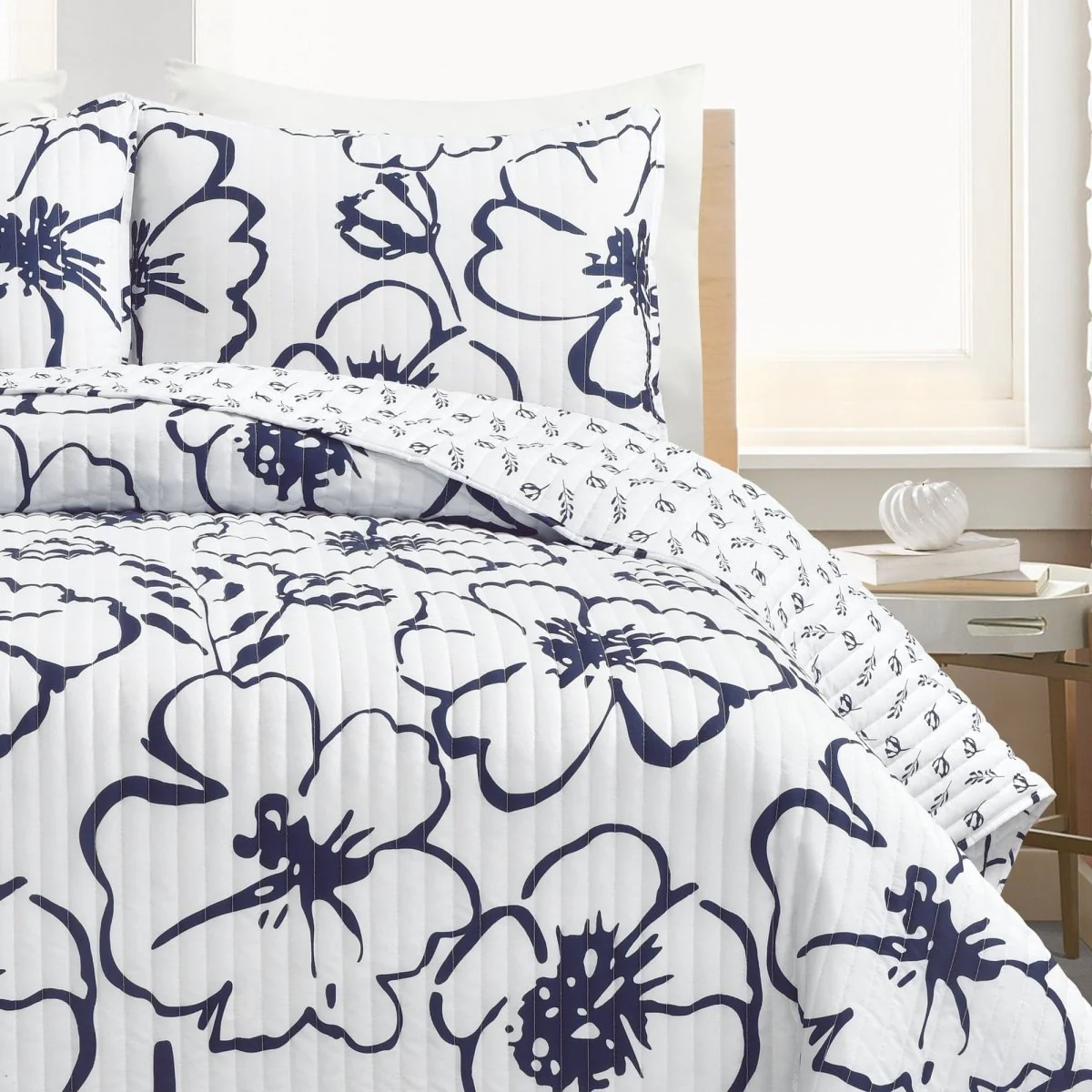 Scandinavian Floral Quilt 3 Piece Set - Image 10