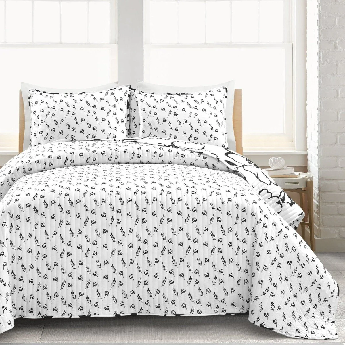 Scandinavian Floral Quilt 3 Piece Set - Image 3