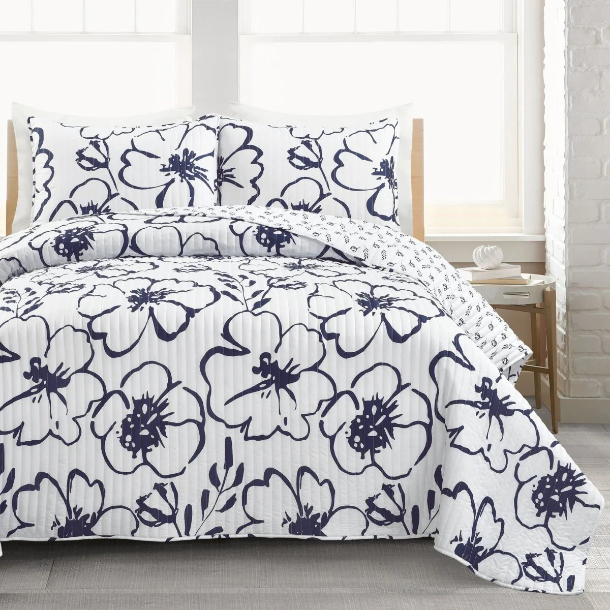 Scandinavian Floral Quilt 3 Piece Set - Image 7