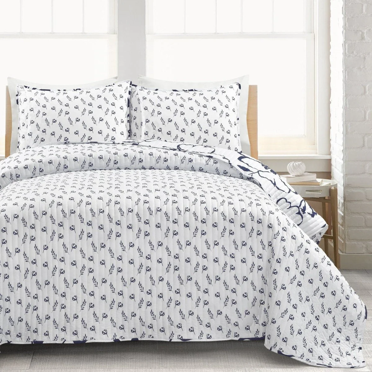 Scandinavian Floral Quilt 3 Piece Set - Image 9