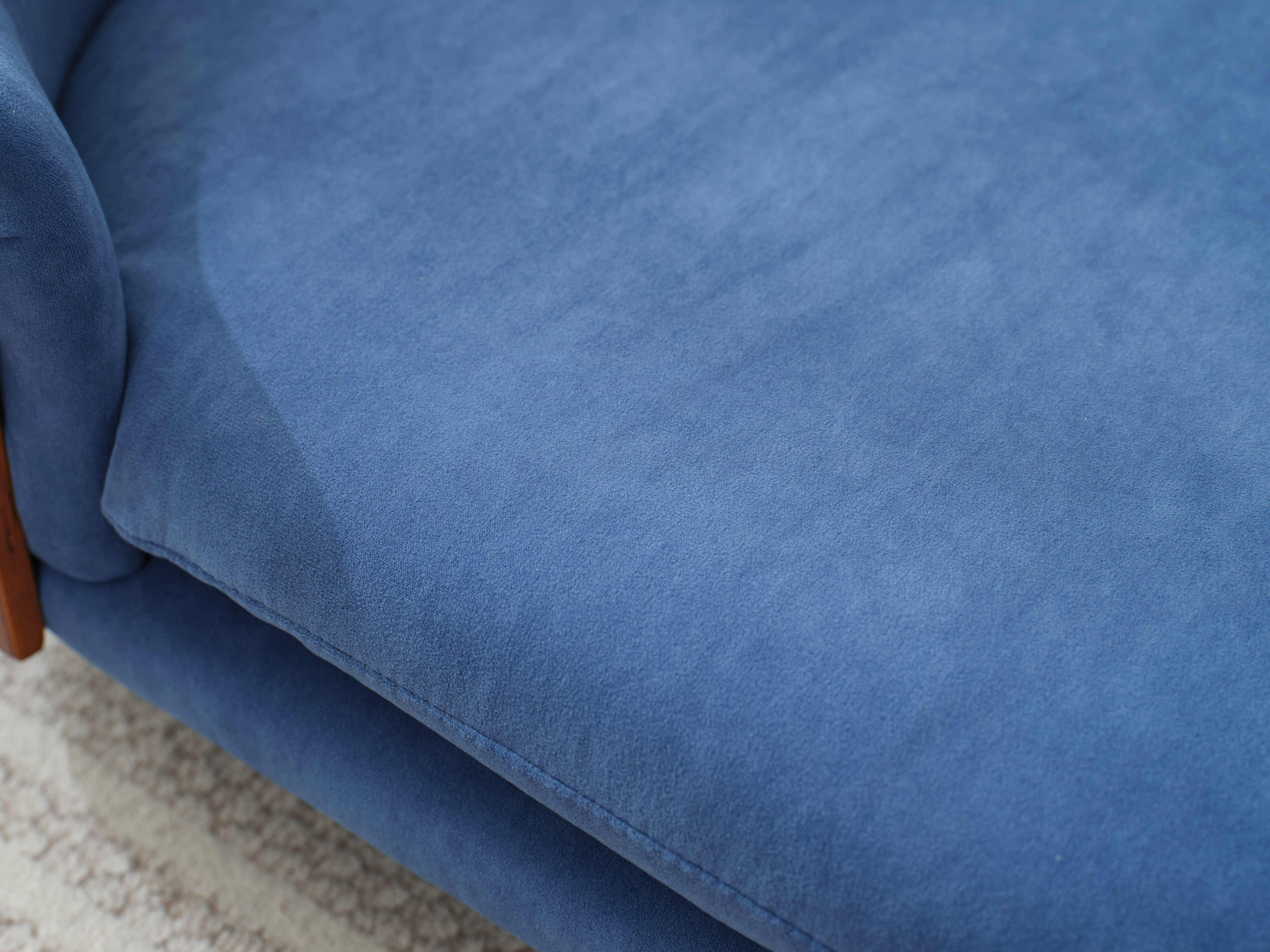 Scandinavian Style Elevated Dog Bed Mid Size Dark Blue Velvet - Image 3