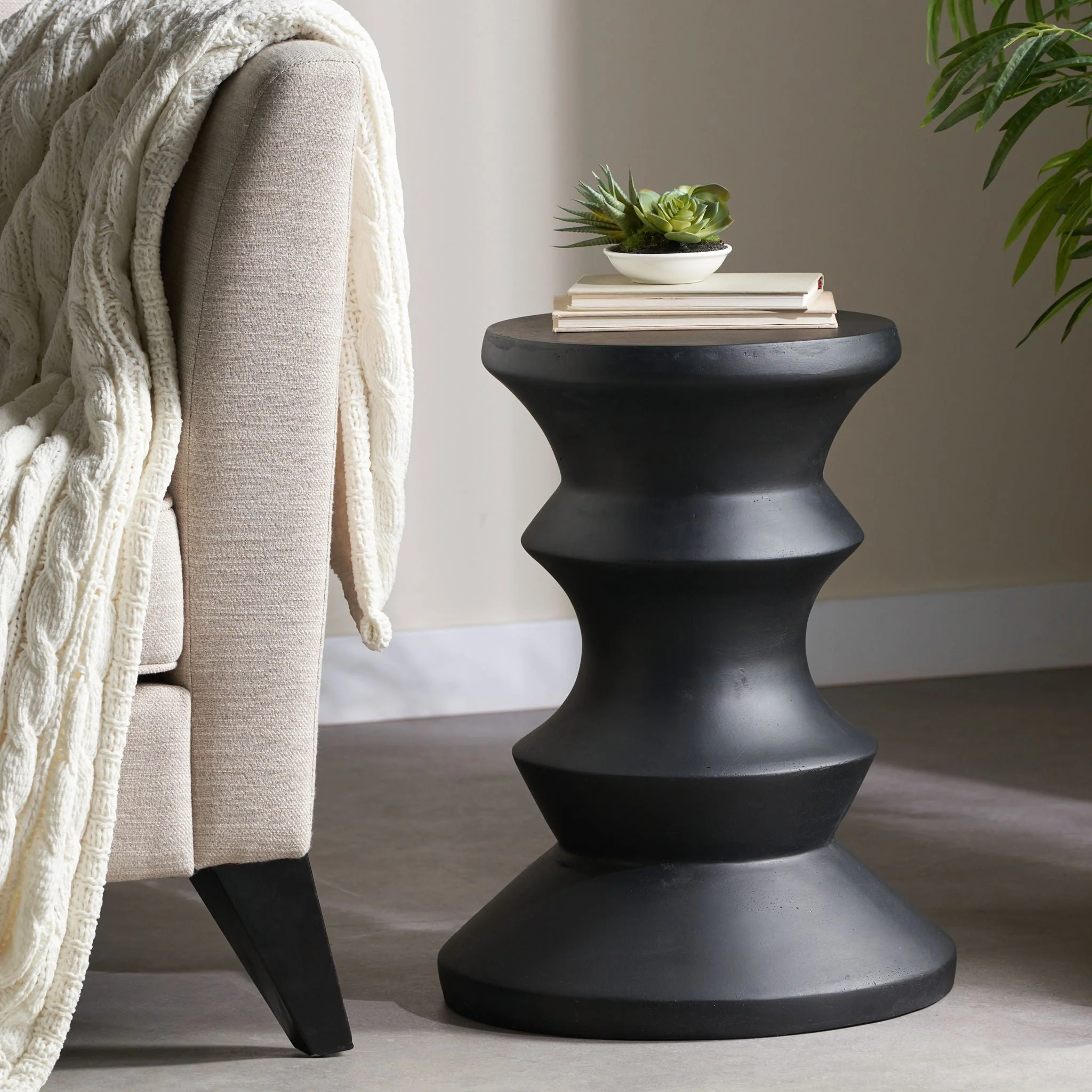 Side Table Modern Concrete Accent Piece - Black - Image 2