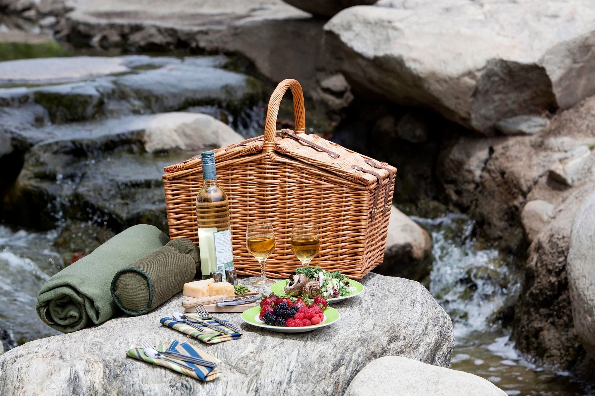 Somerset Picnic Basket - Image 28