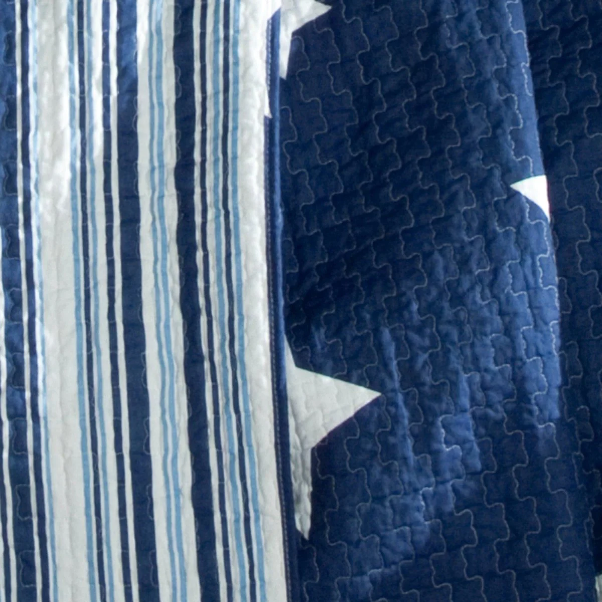Star Reversible 3 Piece Quilt Set - Image 7