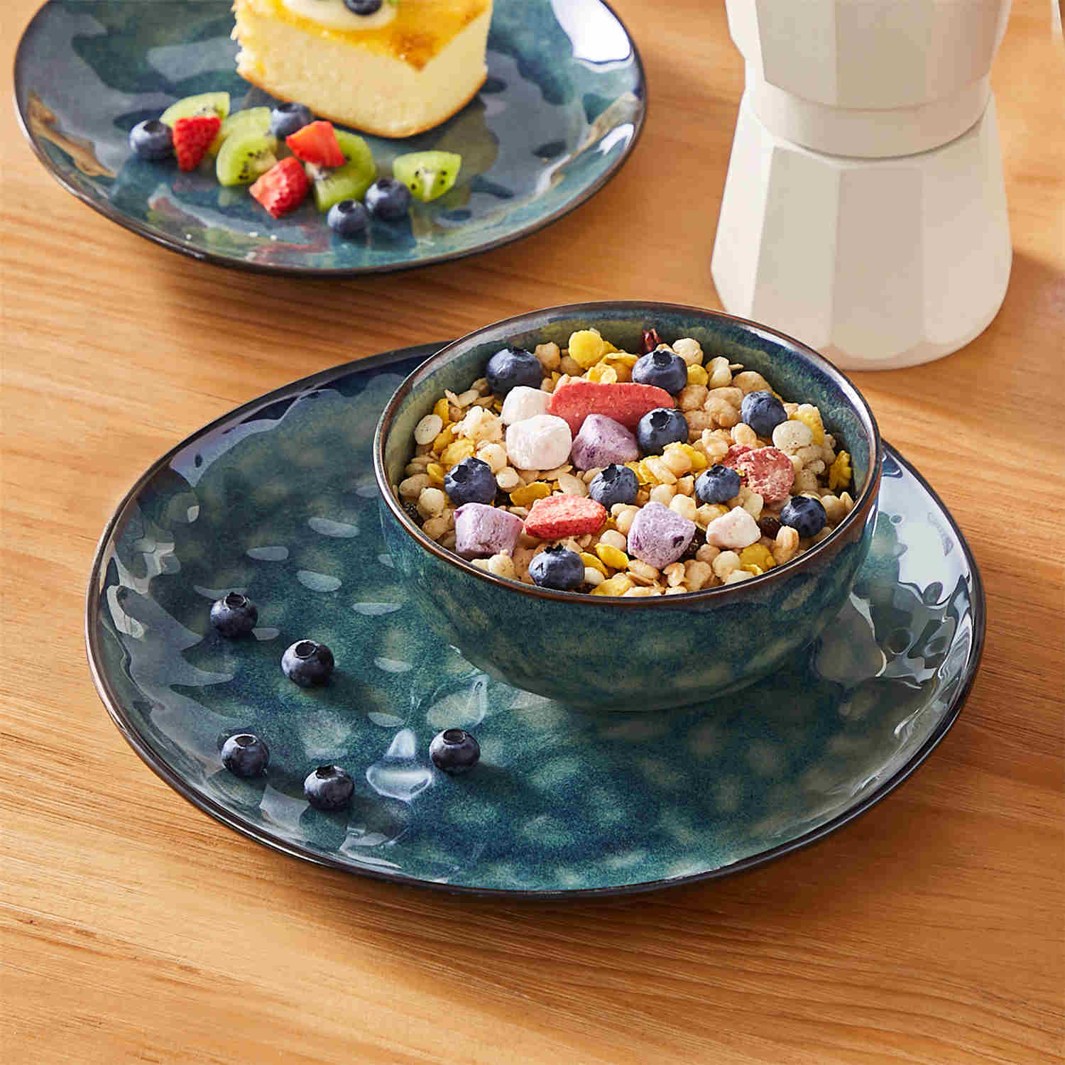 Starry 12 Piece Petite Dinnerware Set - Image 10