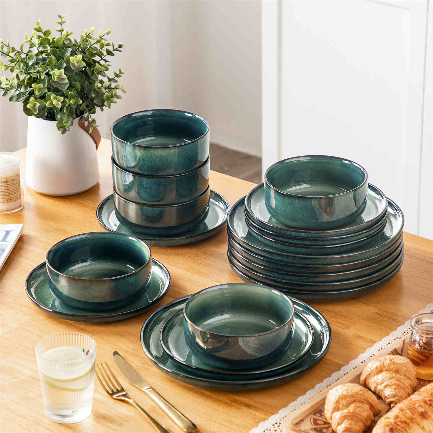 Starry Lipped-Edge 18 Piece Dinnerware Set - Image 15
