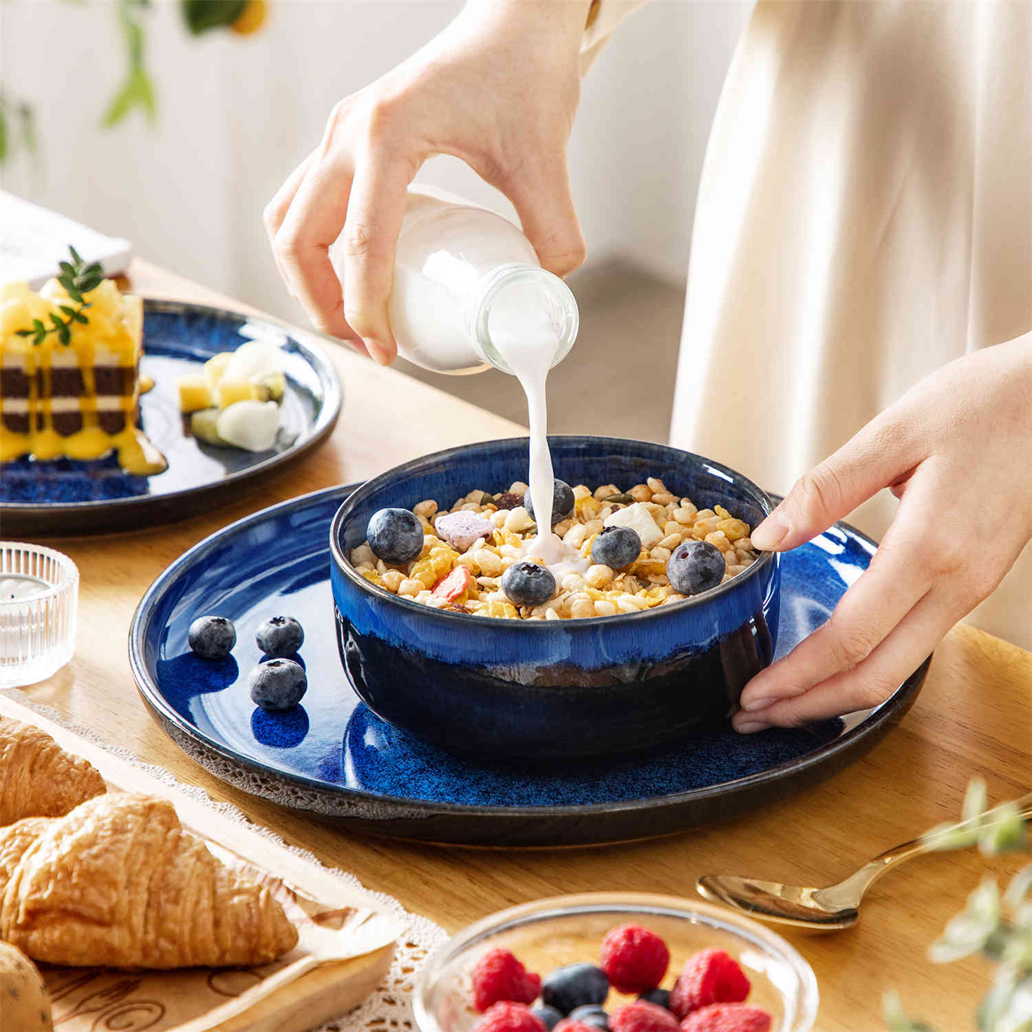 Starry Lipped-Edge 18 Piece Dinnerware Set - Image 3