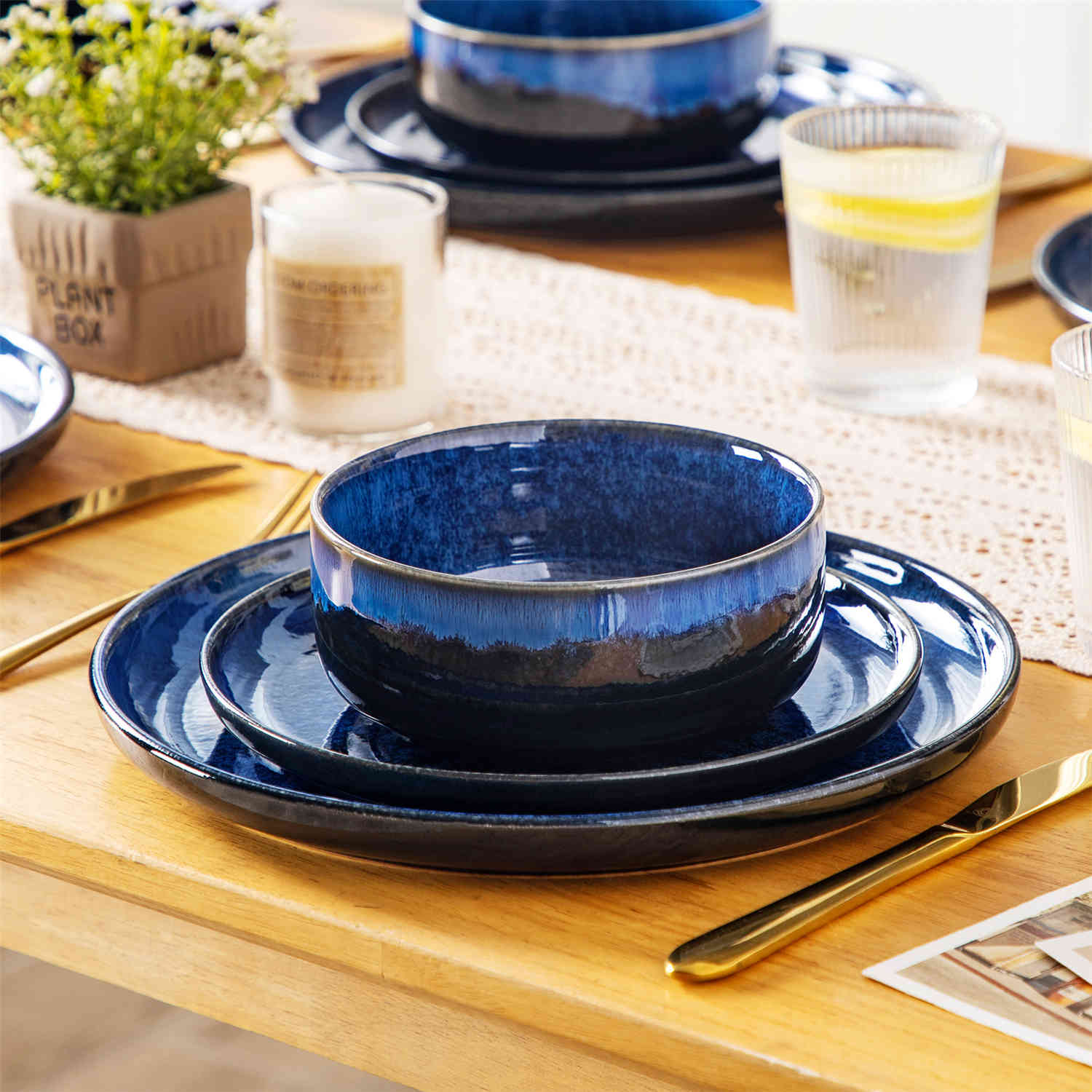 Starry Lipped-Edge 18 Piece Dinnerware Set - Image 4