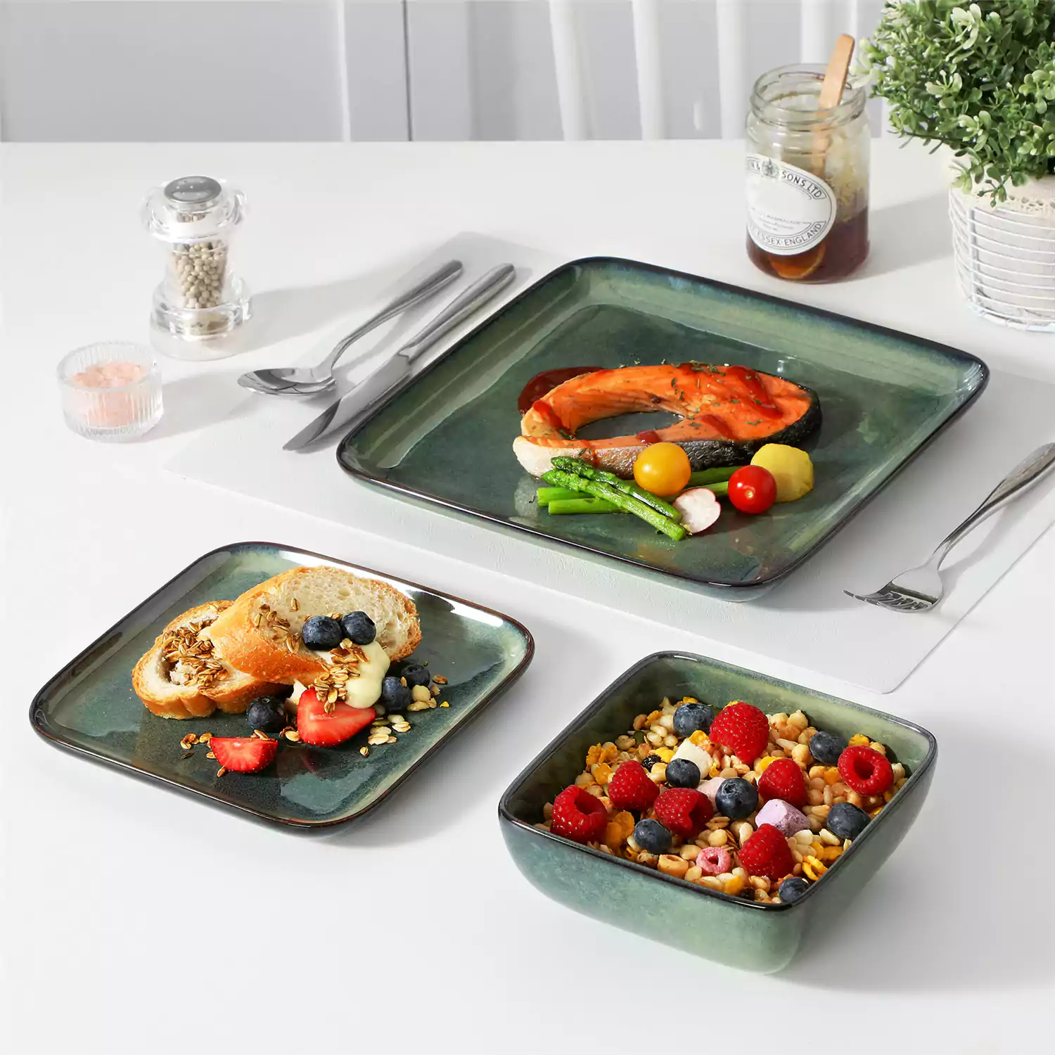 Stern 18 Piece Dinnerware Set - Image 17