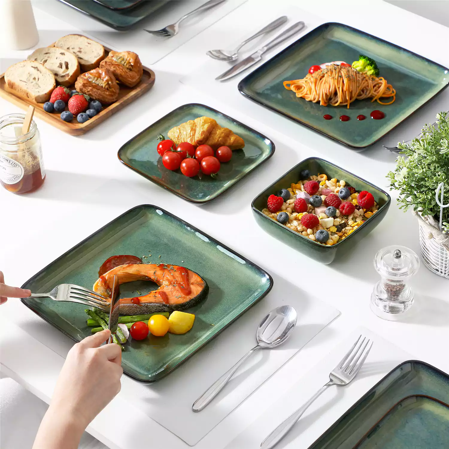 Stern 18 Piece Dinnerware Set - Image 18