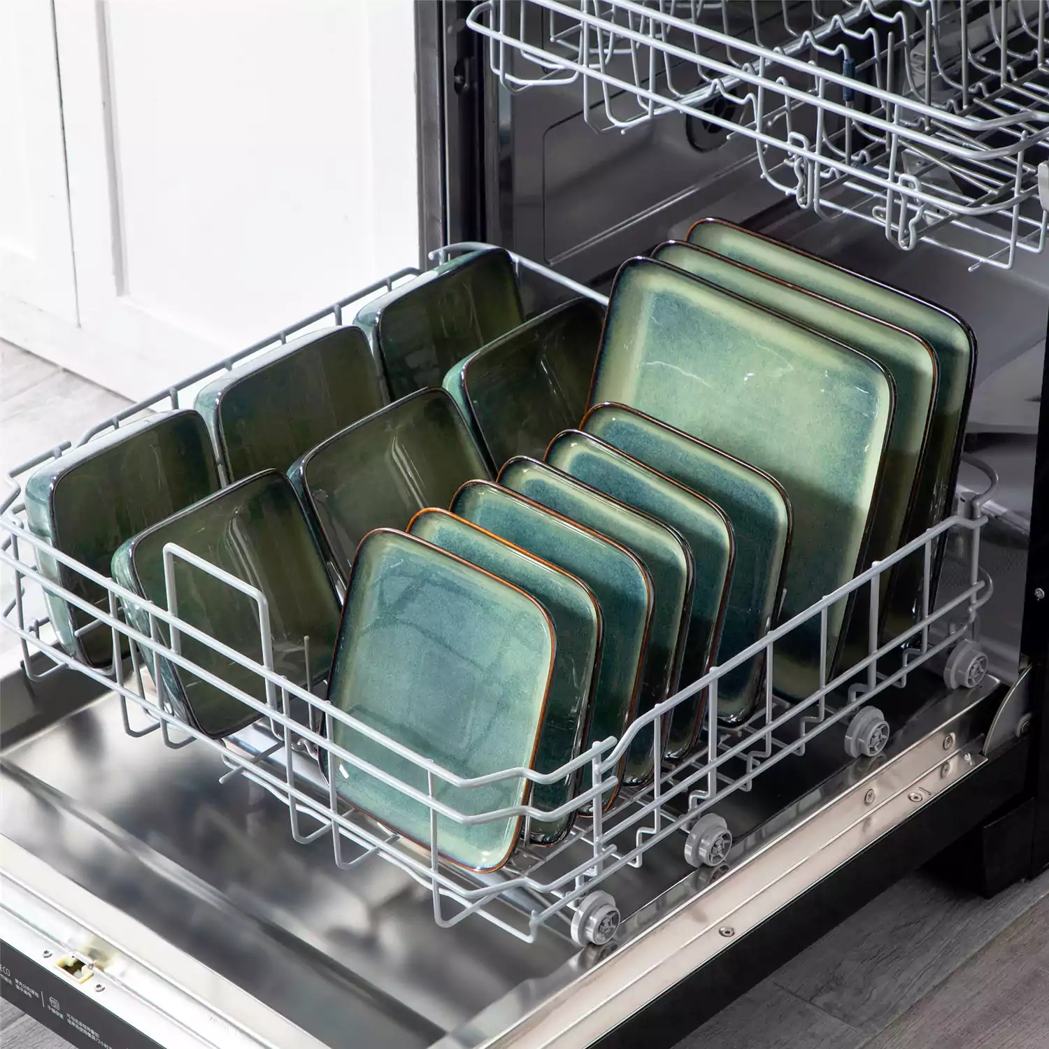 Stern 18 Piece Dinnerware Set - Image 30