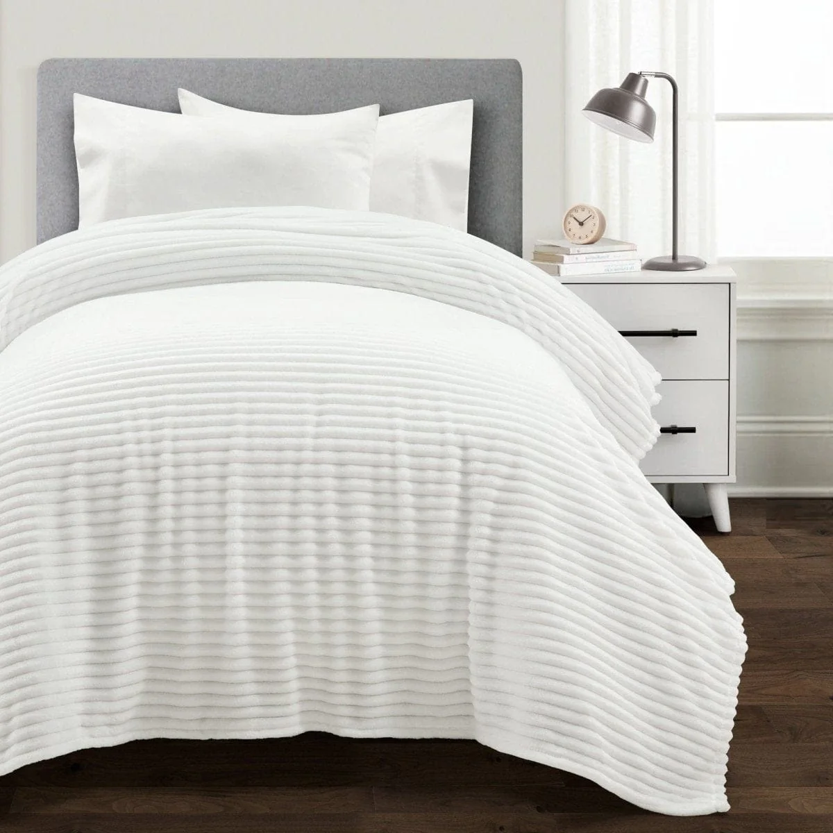 Super Cozy Ultra Soft Ribbed Faux Fur Oversized Blanket/Bedspread - Image 3