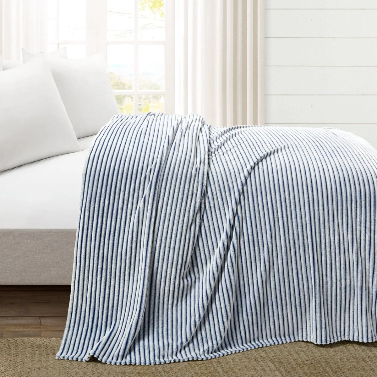 Super Cozy Ultra Soft Ribbed Faux Fur Oversized Blanket/Bedspread - Image 9