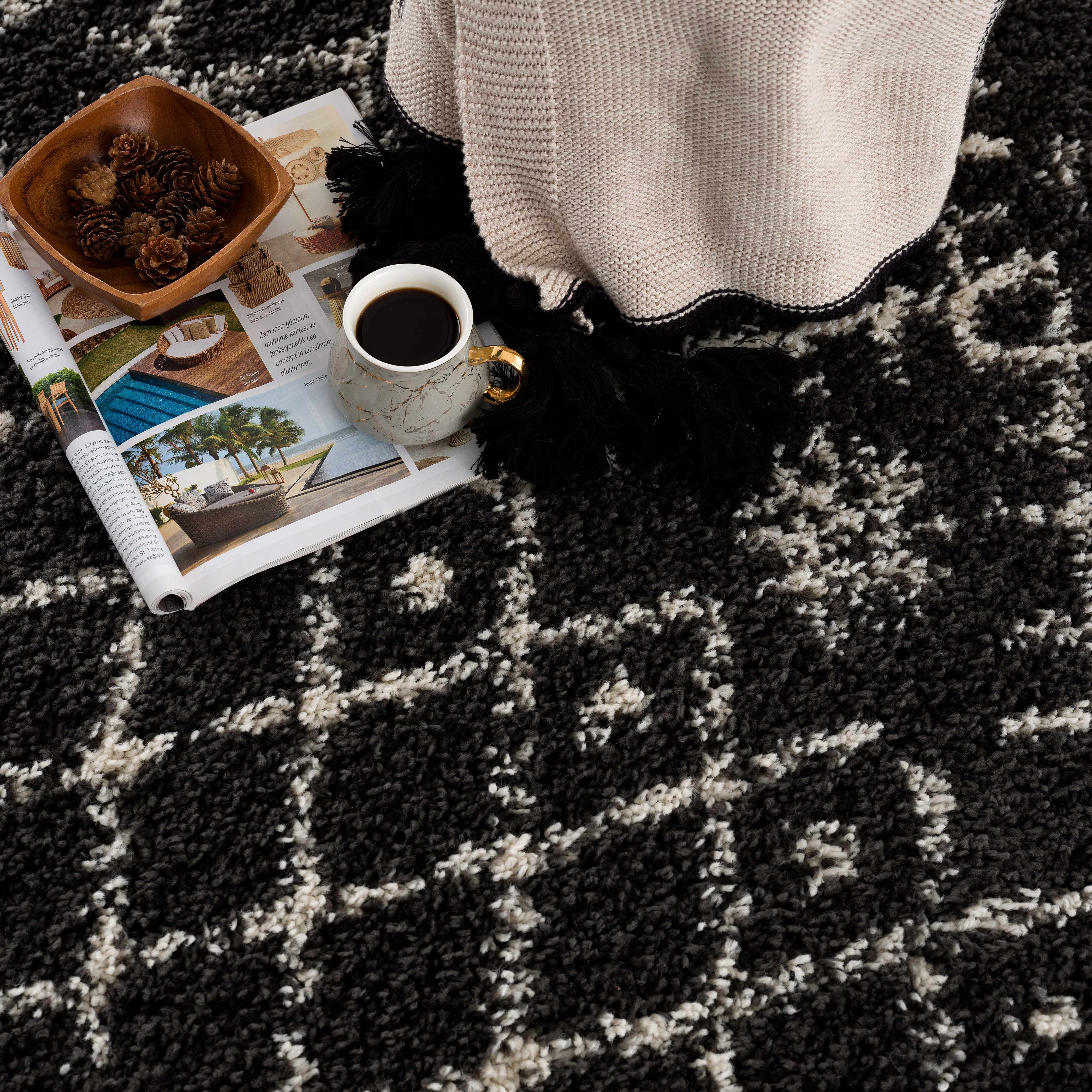 Thetford Black Berber Shag Rug - Clearance - Image 18