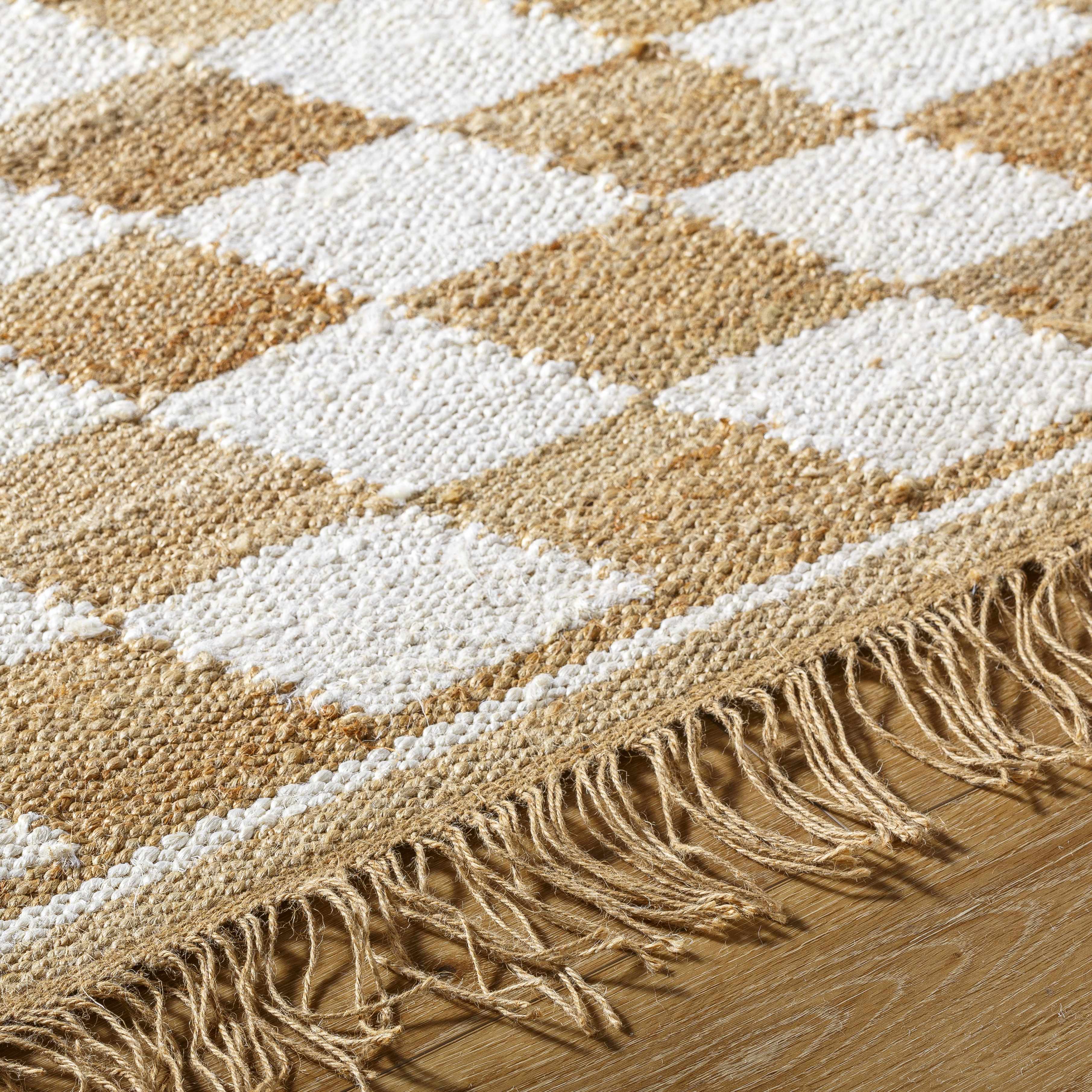 Tiria Diamond Checkered Jute Tasseled Rug - Image 6