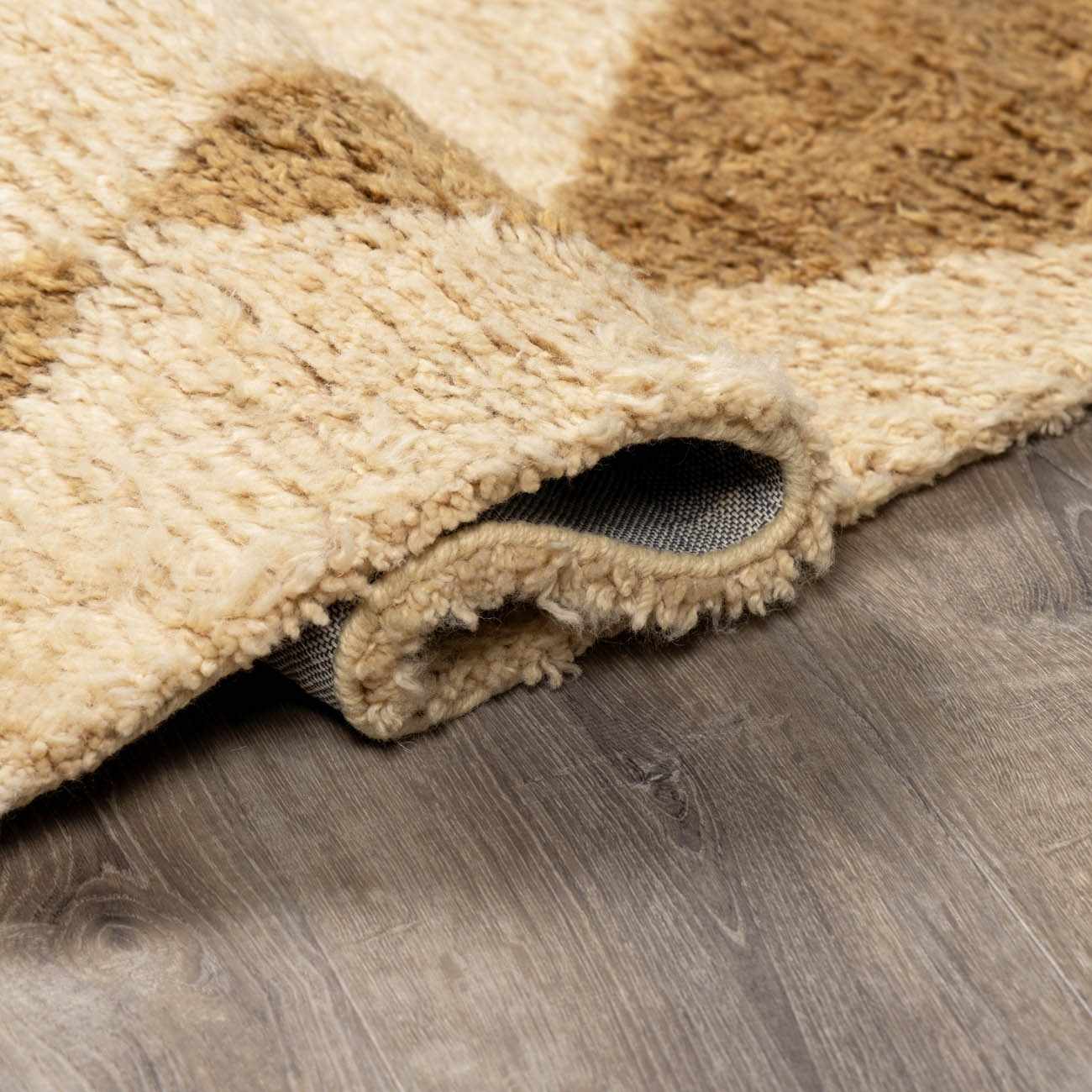 Tivka Diamond Checkered Wool Rug - Image 4