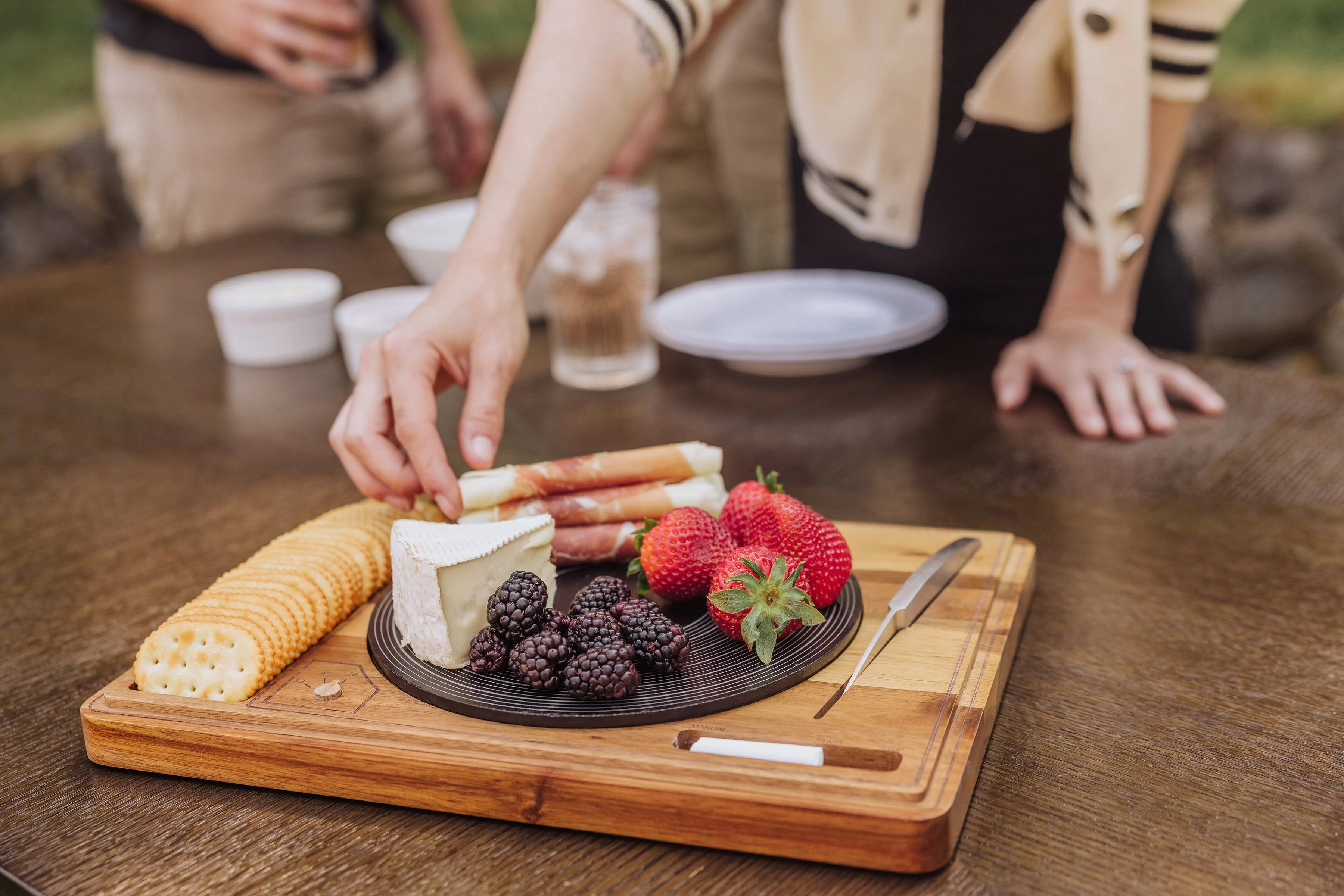 Turntable Acacia and Slate Cheese Board with Knife - Image 8