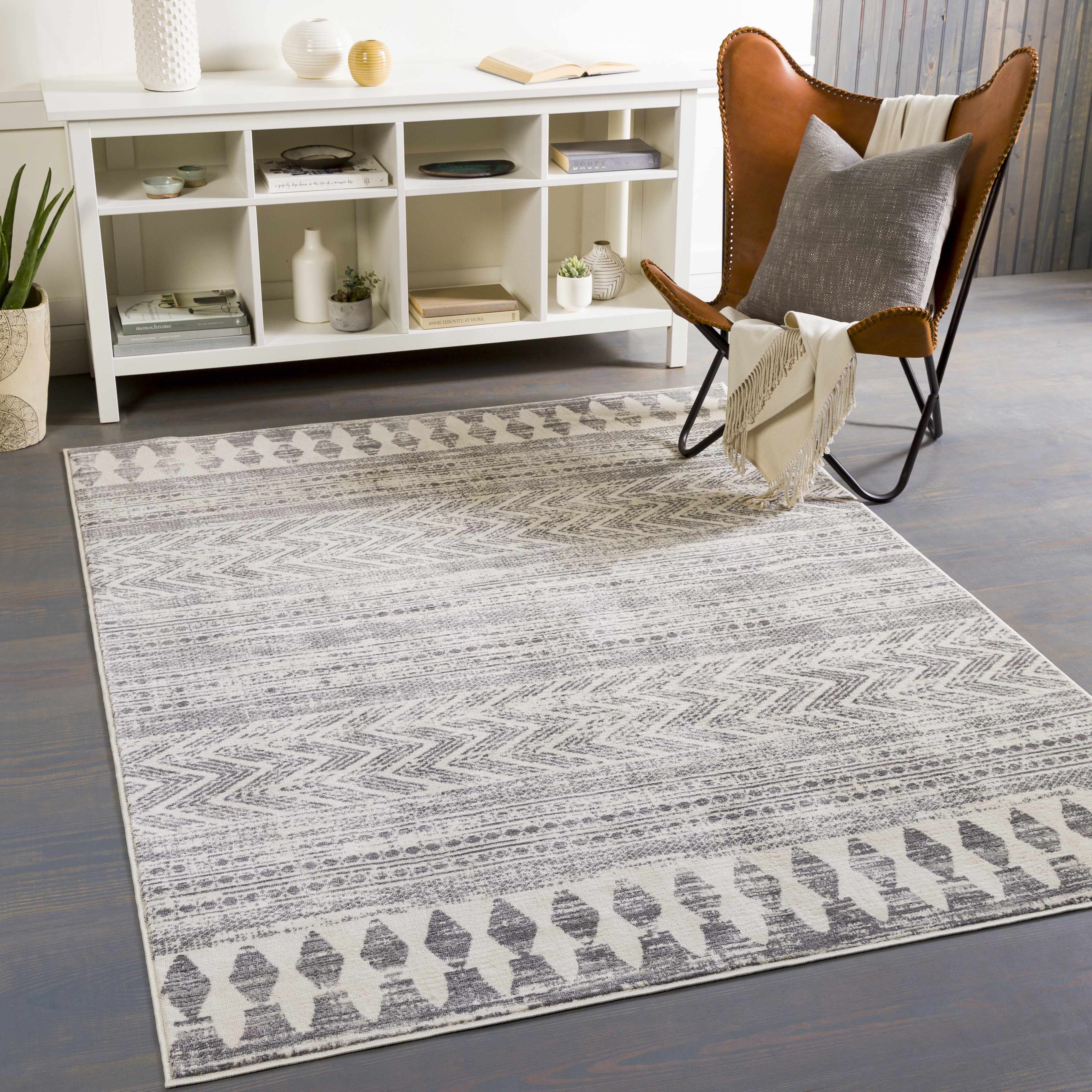 Tuy Area Rug - Image 2