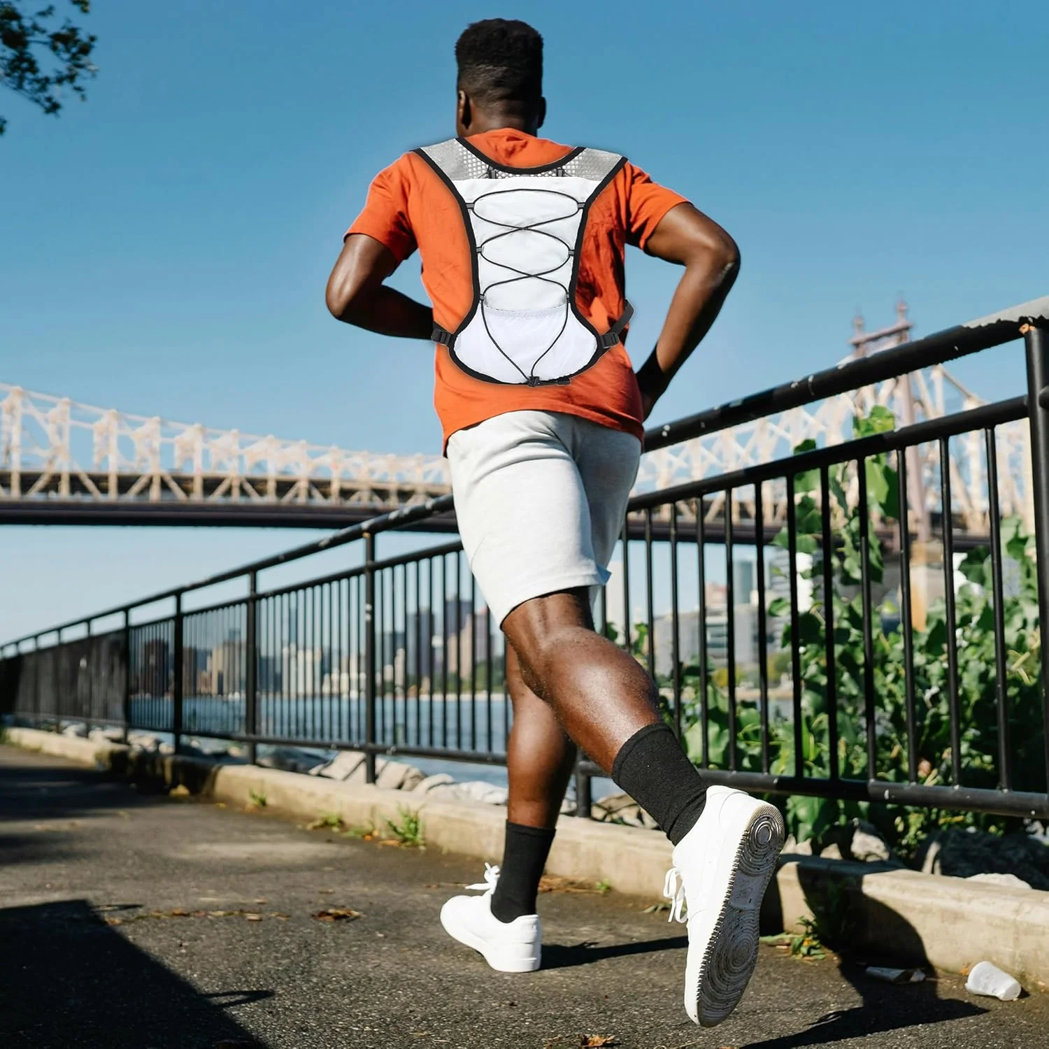 Ultra Lightweight Running Hydration Vest 2L Bladder 6 Pocket Pack 103g - Image 57