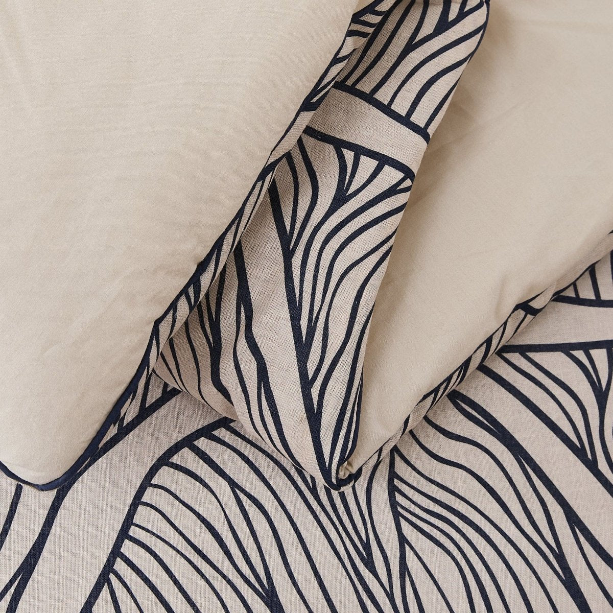 Umbra Bloom Comforter Set - Image 14