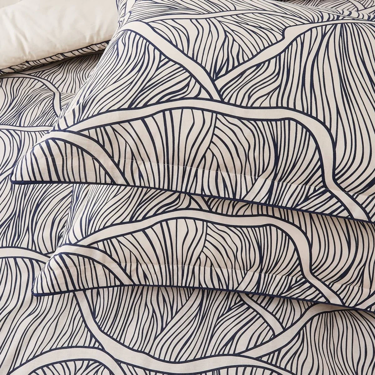 Umbra Bloom Comforter Set - Image 7