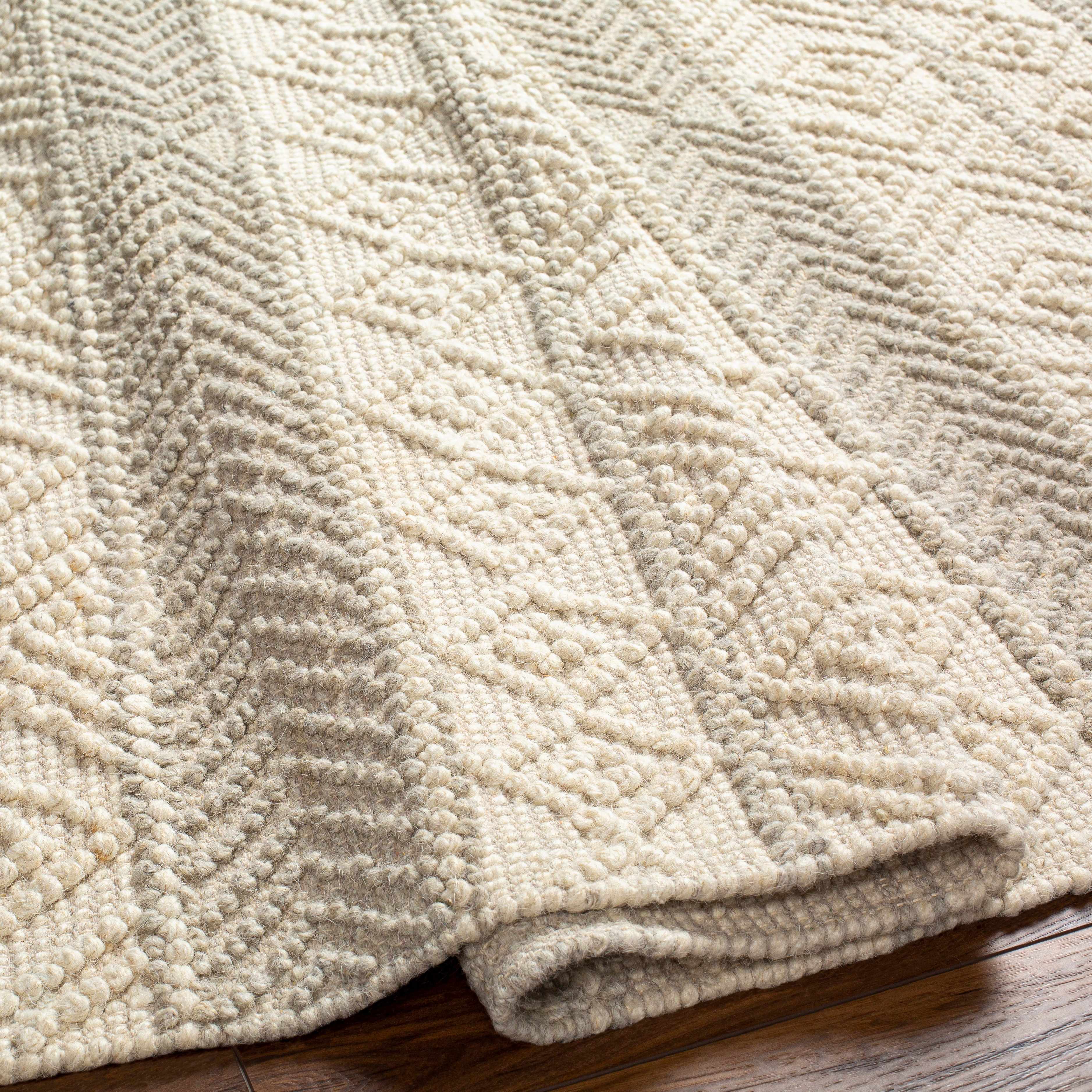 Ummi Wool Rug with Tassels - Clearance - Image 3