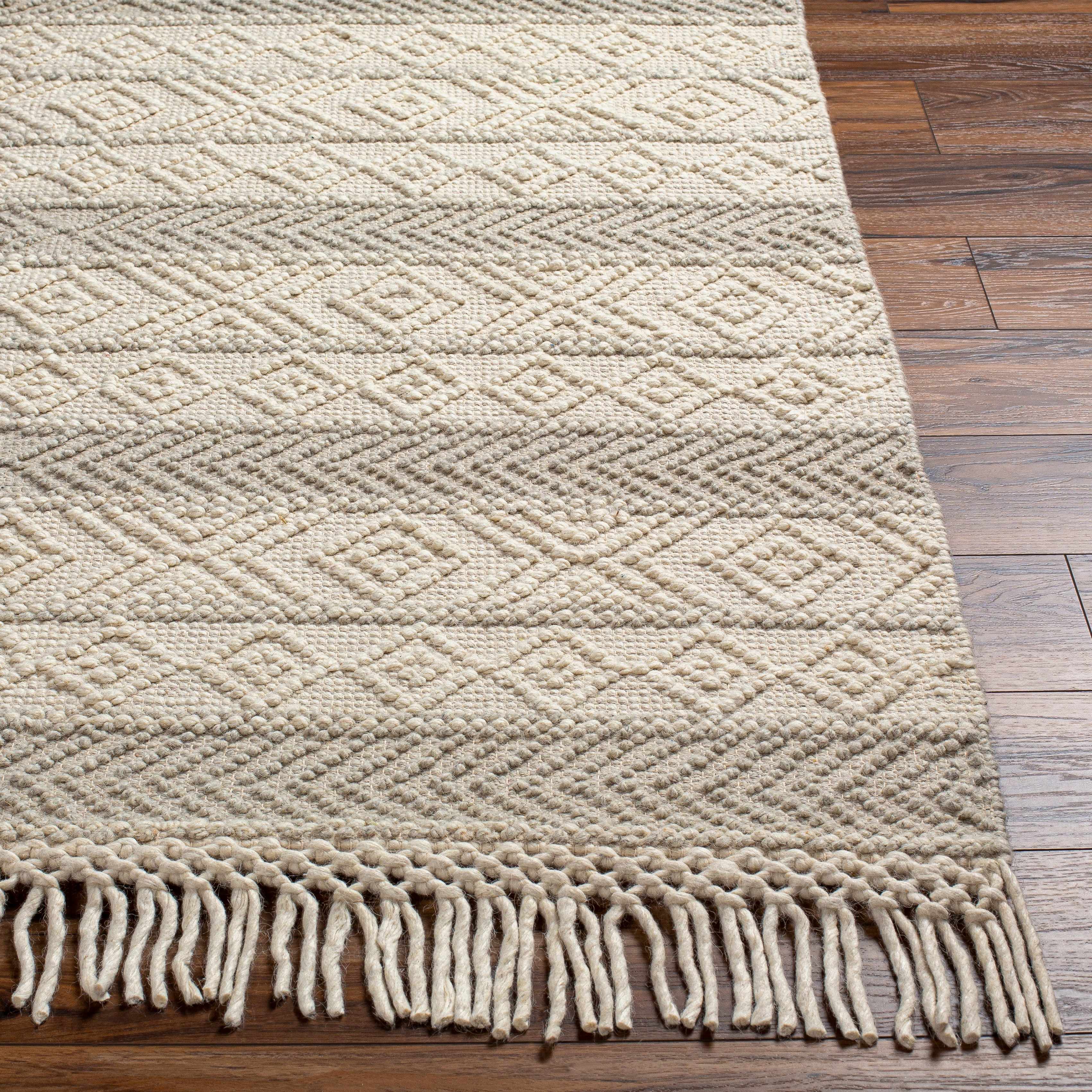 Ummi Wool Rug with Tassels - Clearance - Image 4