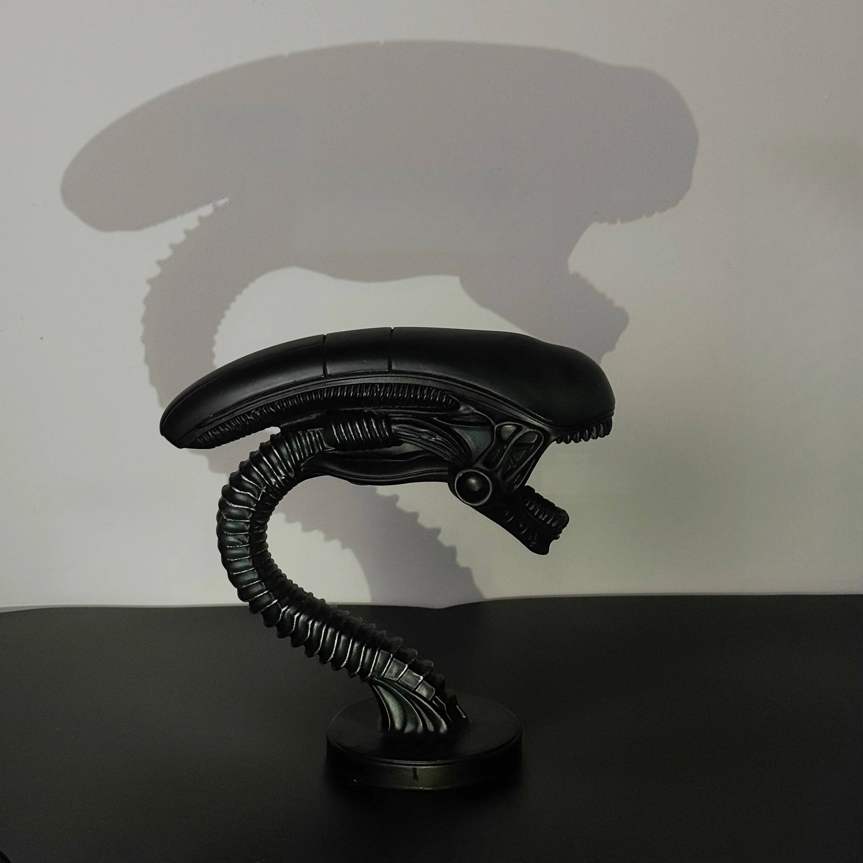 USB Alien Head Lamp – Sci-Fi Resin Desk Light for Bedroom, Office & Halloween Decor - Image 10