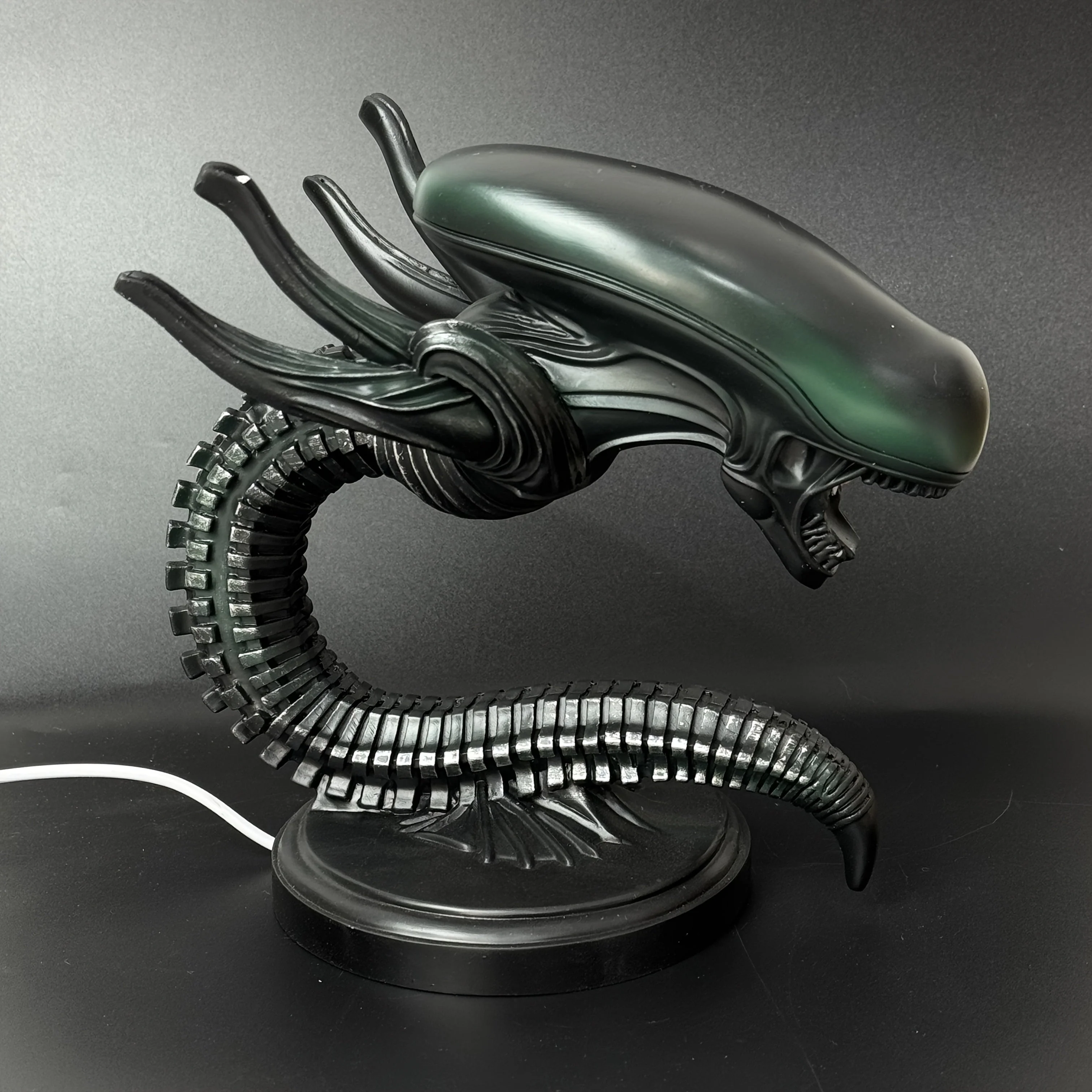 USB Alien Head Lamp – Sci-Fi Resin Desk Light for Bedroom, Office & Halloween Decor - Image 12