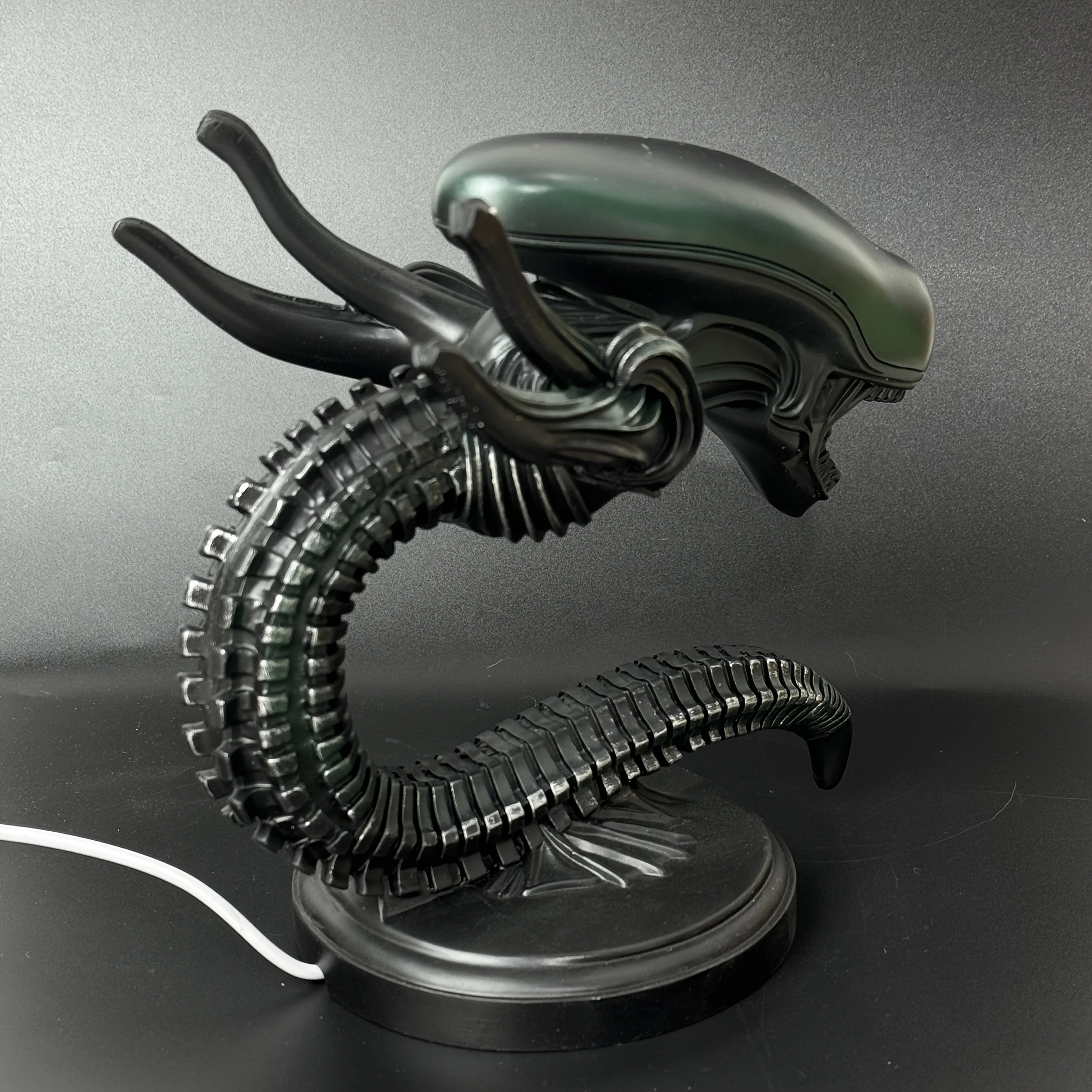 USB Alien Head Lamp – Sci-Fi Resin Desk Light for Bedroom, Office & Halloween Decor - Image 5