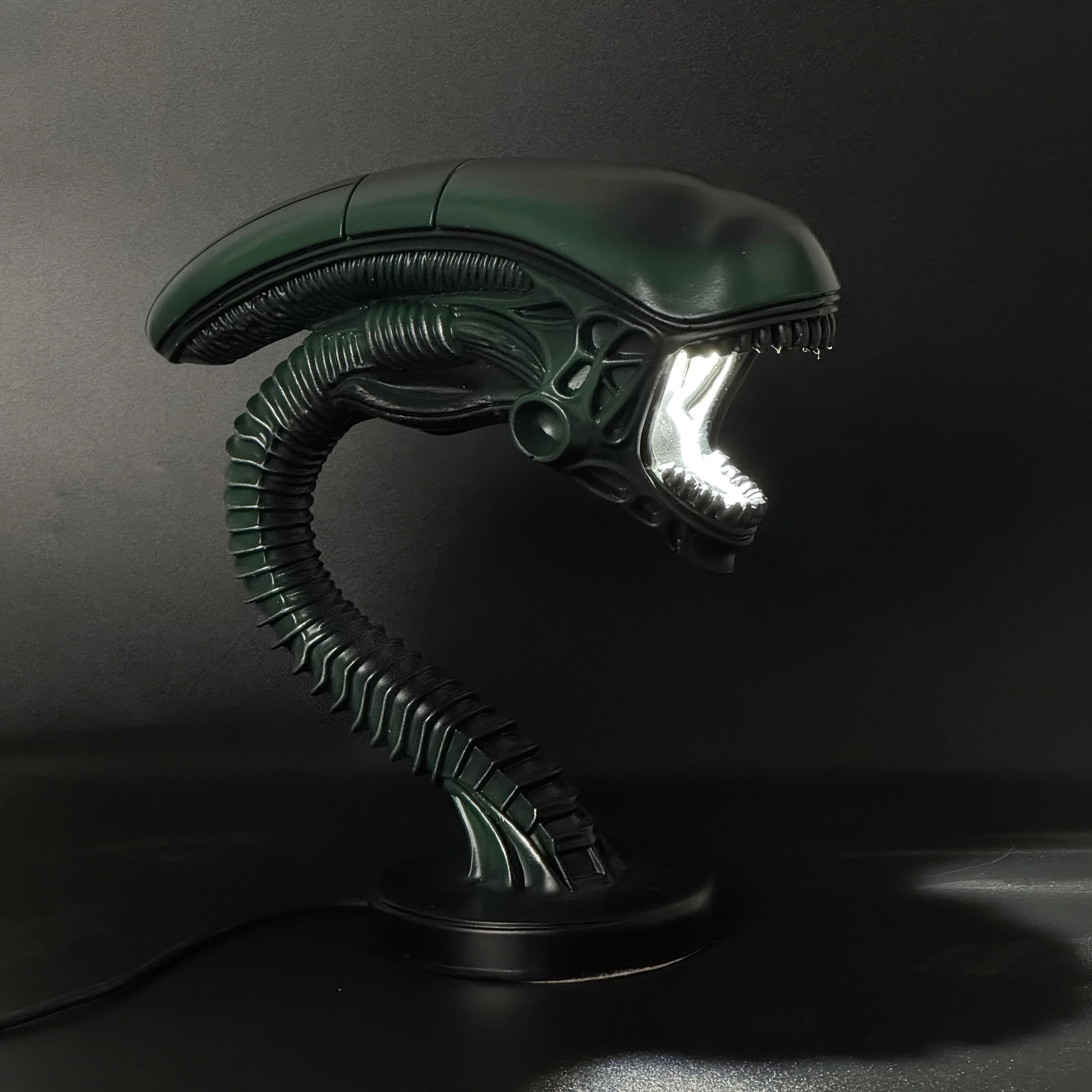 USB Alien Head Lamp – Sci-Fi Resin Desk Light for Bedroom, Office & Halloween Decor - Image 8