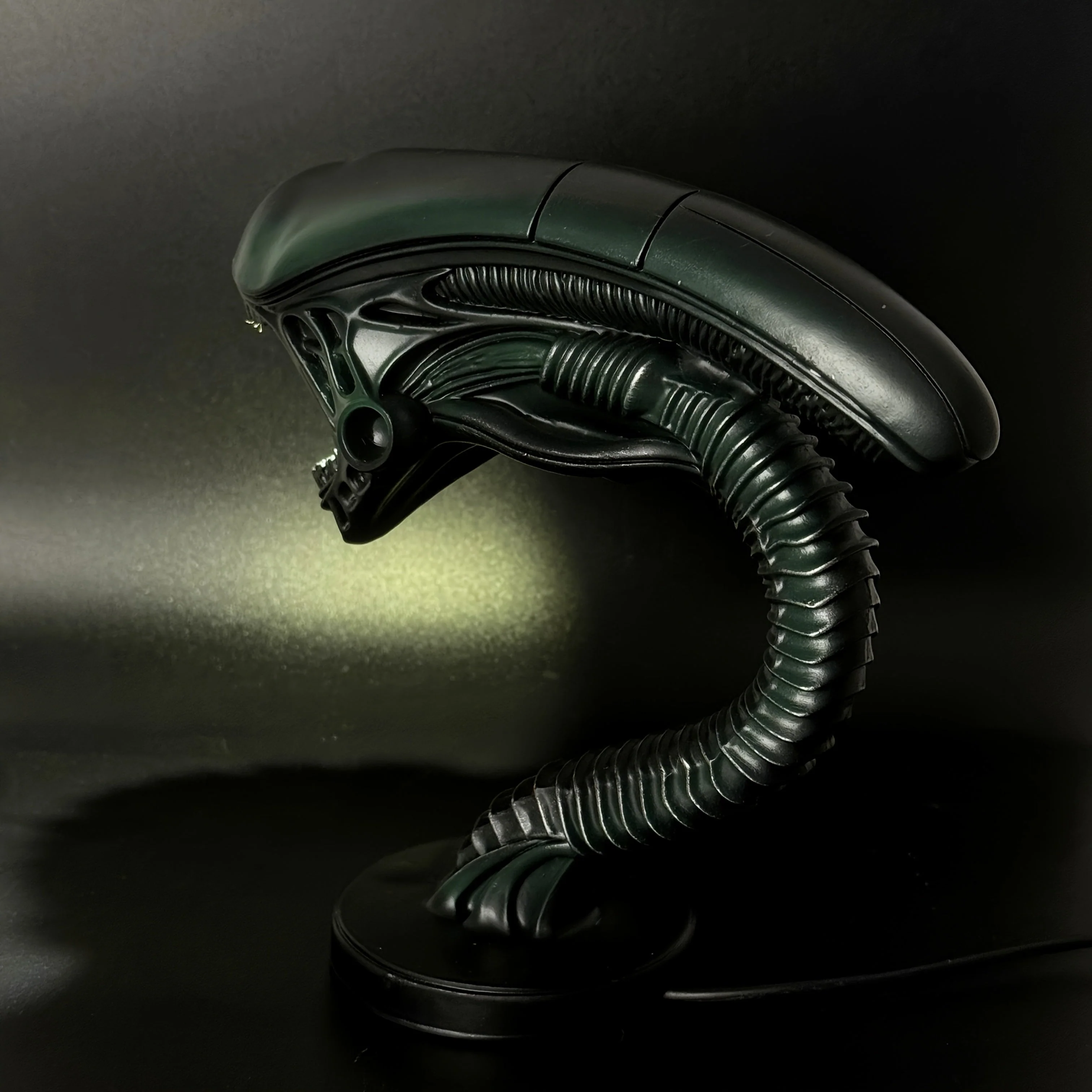 USB Alien Head Lamp – Sci-Fi Resin Desk Light for Bedroom, Office & Halloween Decor - Image 9