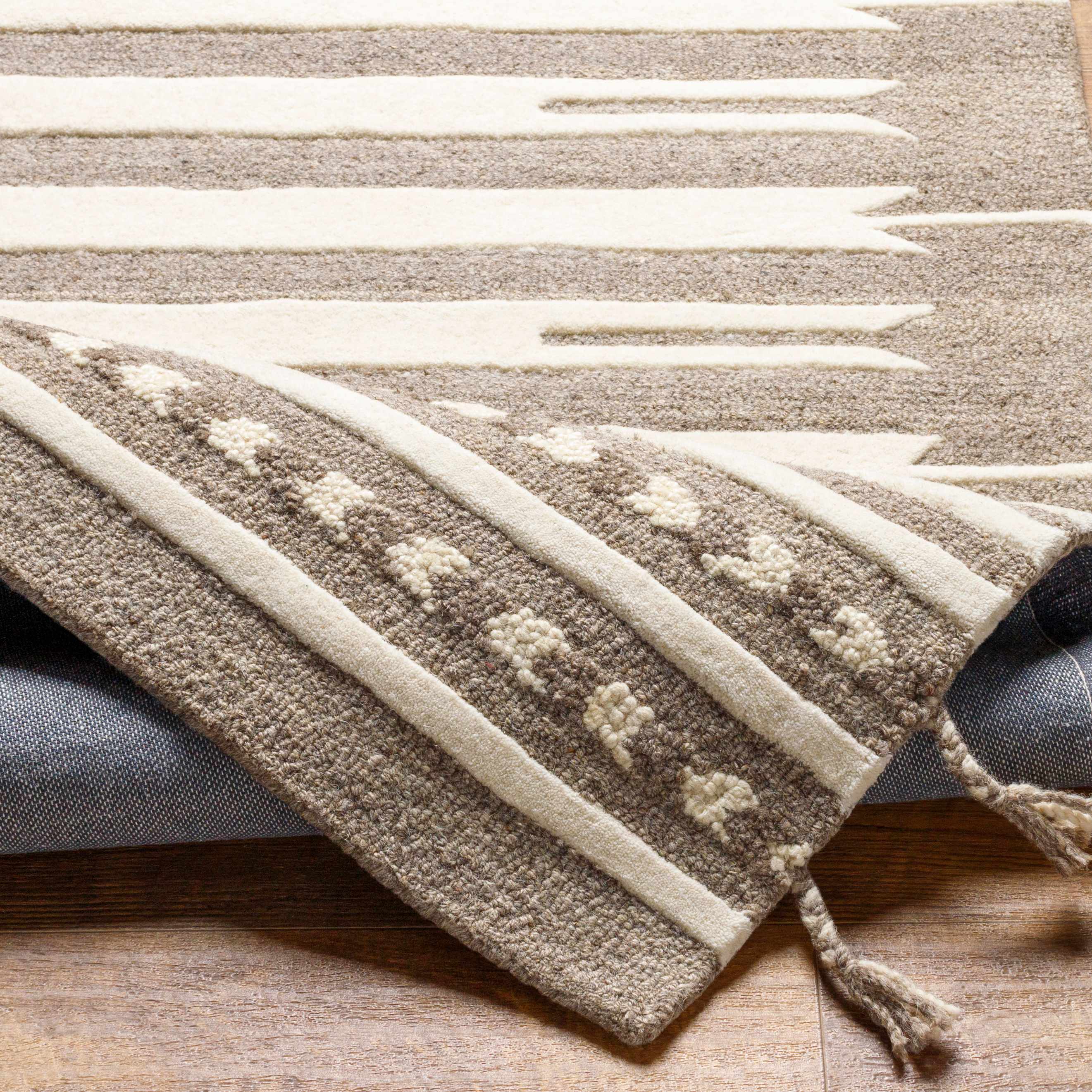 Vamo Area Rug - Clearance - Image 9