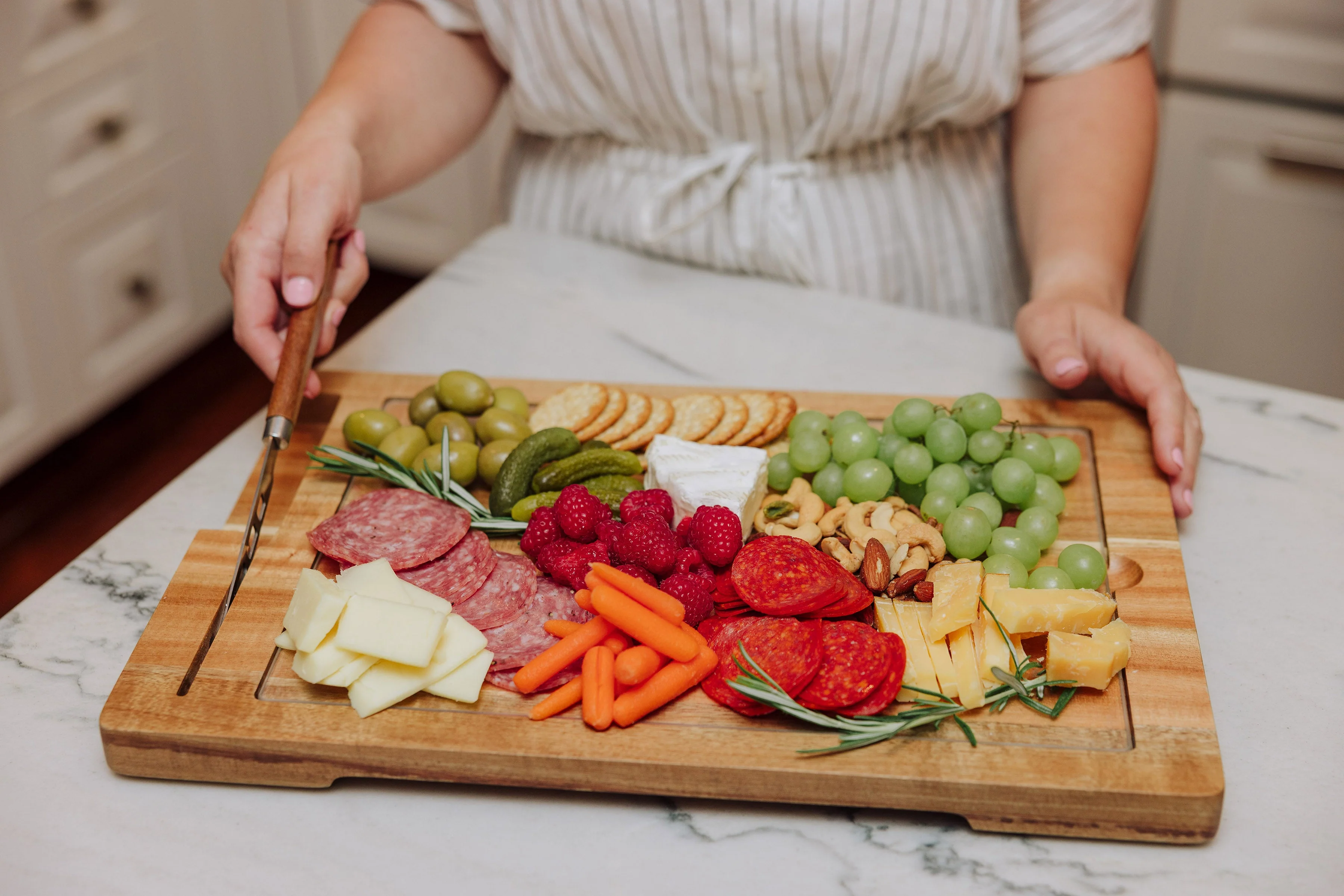 Ventana - Tempered Glass and Acacia Cheese Board and Knife Set - Image 4