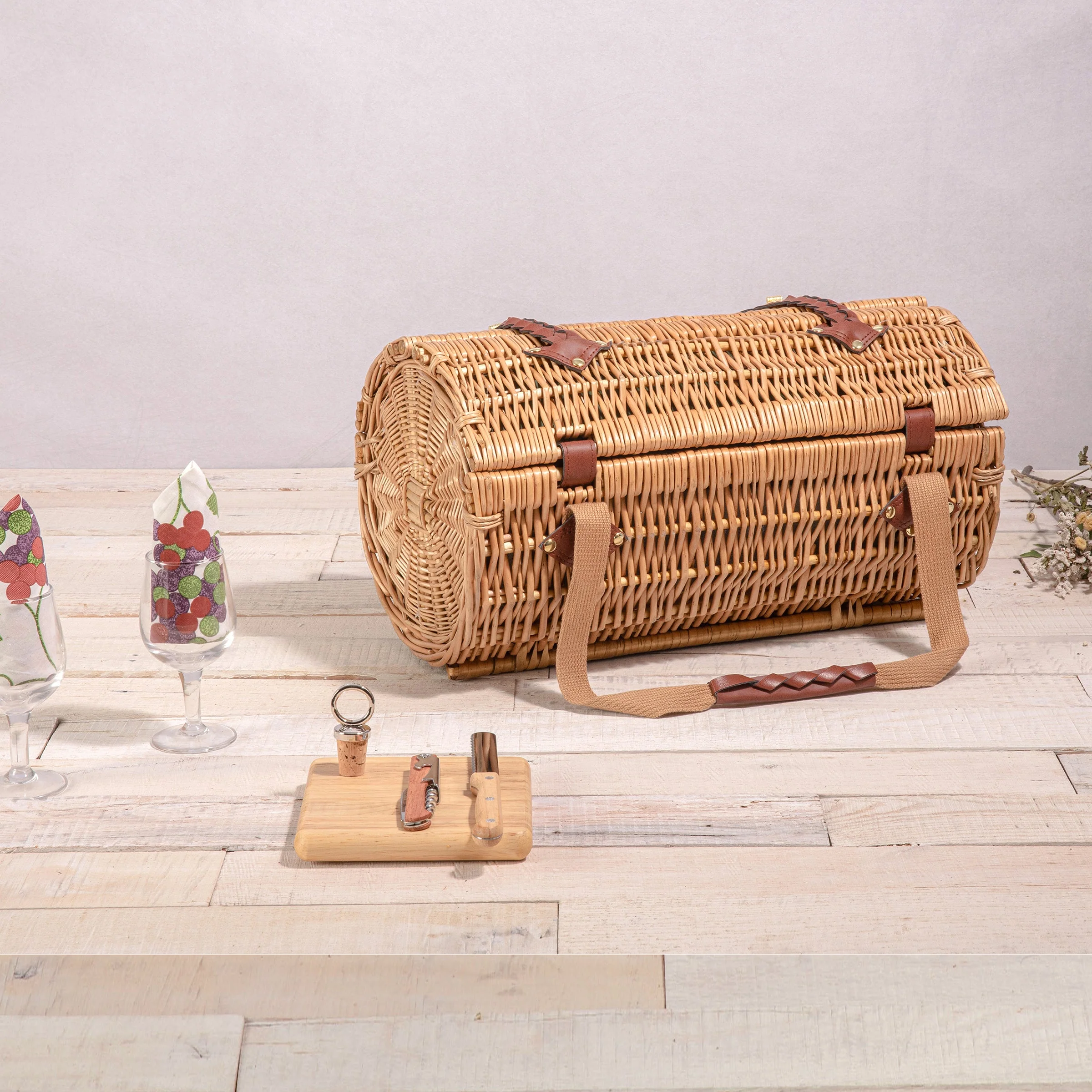 Verona Wine & Cheese Picnic Basket - Image 2