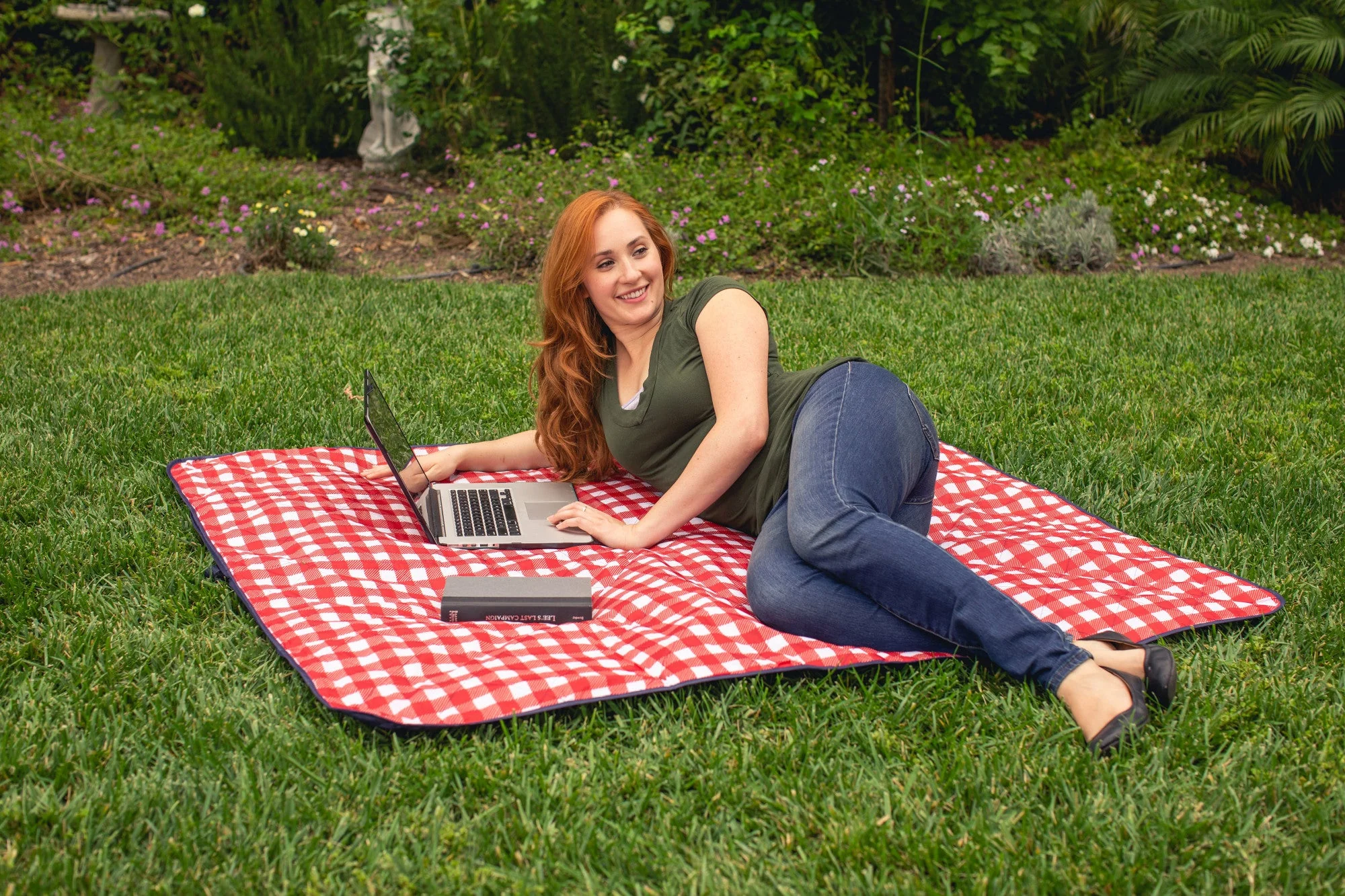 Vista Outdoor Picnic Blanket & Tote - Image 14
