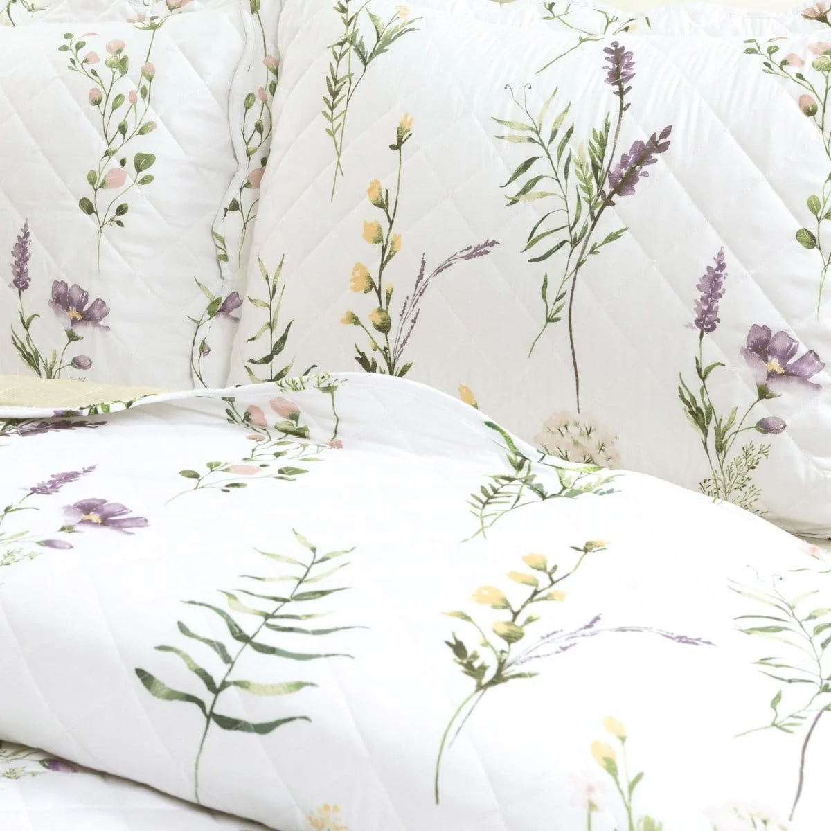 Watercolor Wildflower Scallop Edge Floral 3 Piece Quilt Set - Image 3