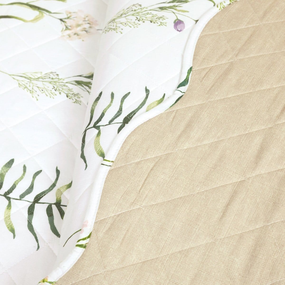 Watercolor Wildflower Scallop Edge Floral 3 Piece Quilt Set - Image 4