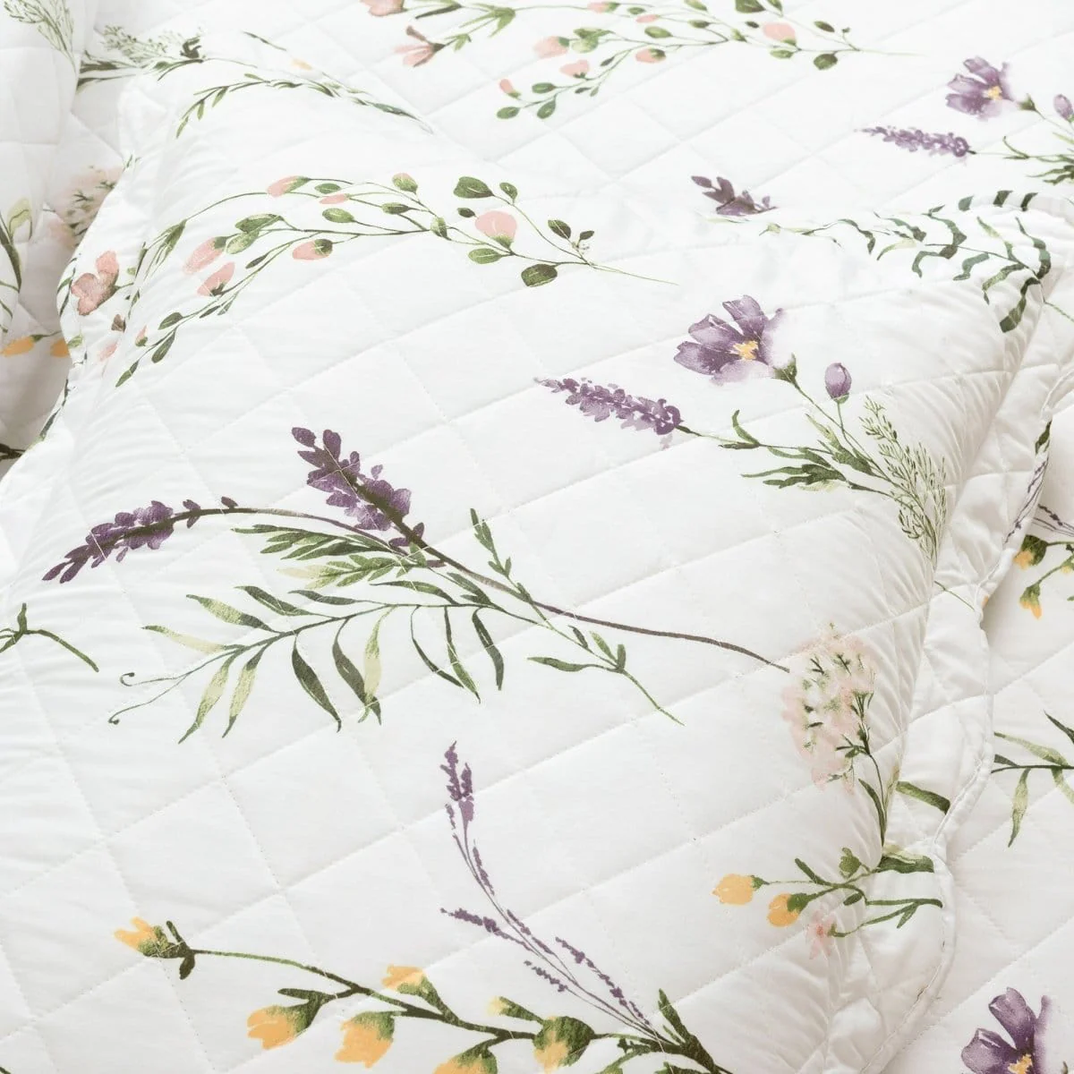 Watercolor Wildflower Scallop Edge Floral 3 Piece Quilt Set - Image 5