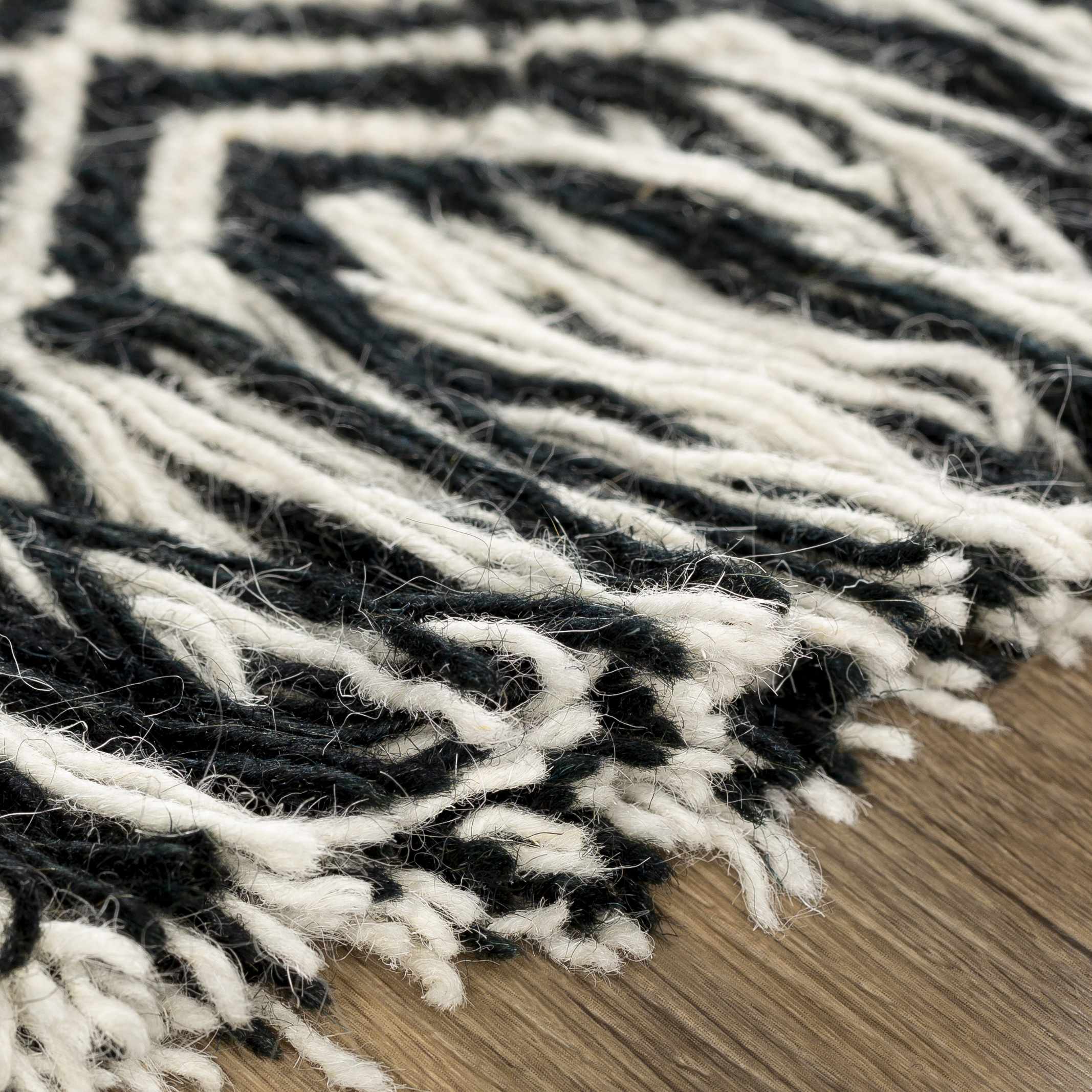 Wundowie Black&Ivory Diamond Wool Rug - Clearance - Image 6