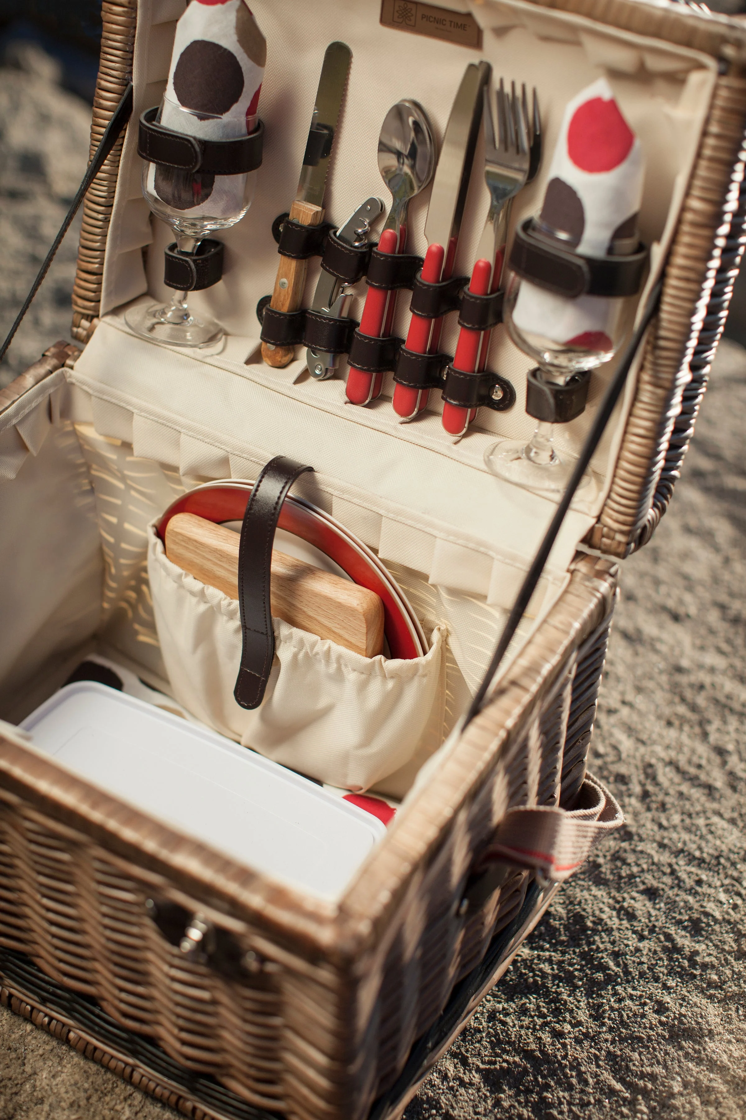 Yellowstone Picnic Basket - Image 11