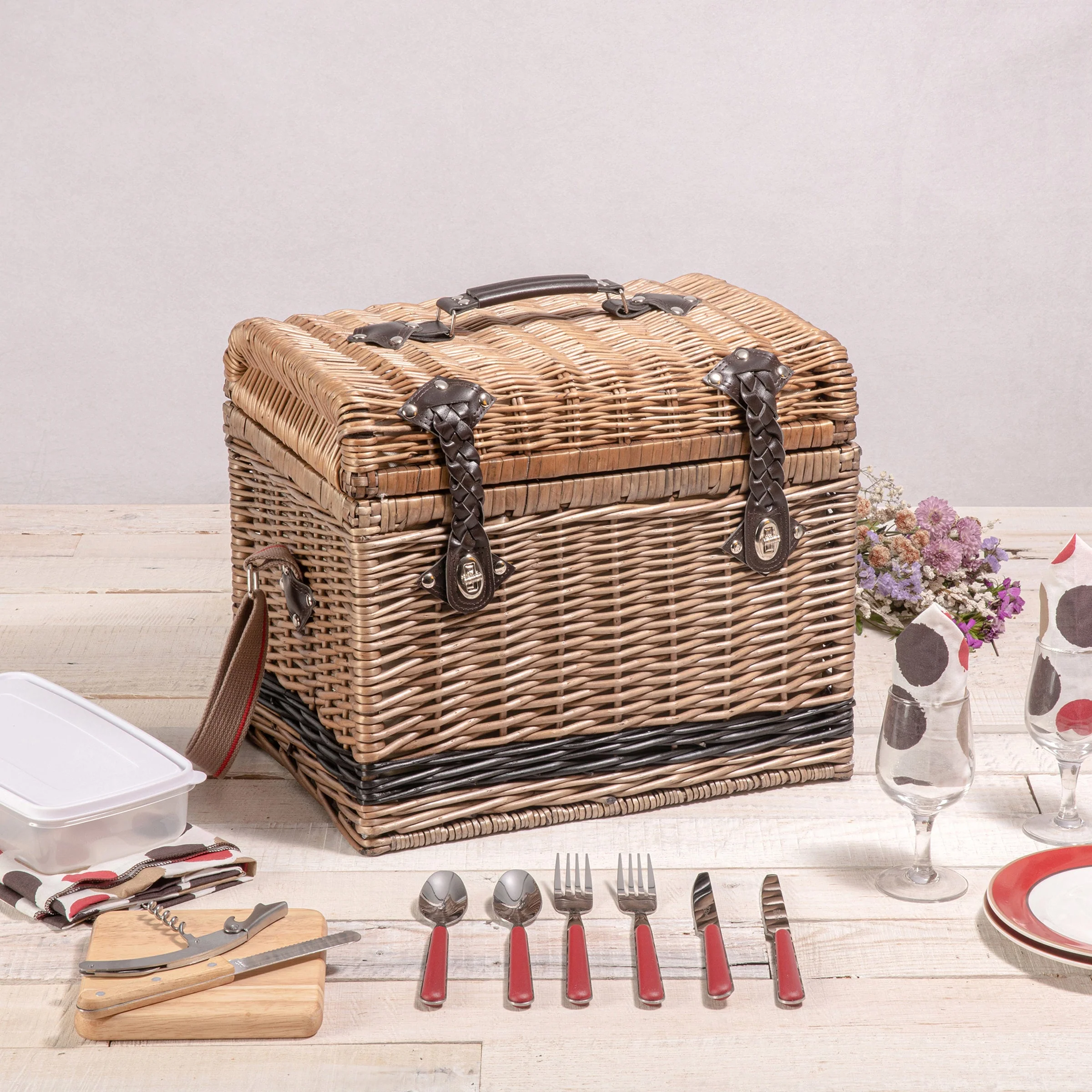 Yellowstone Picnic Basket - Image 3
